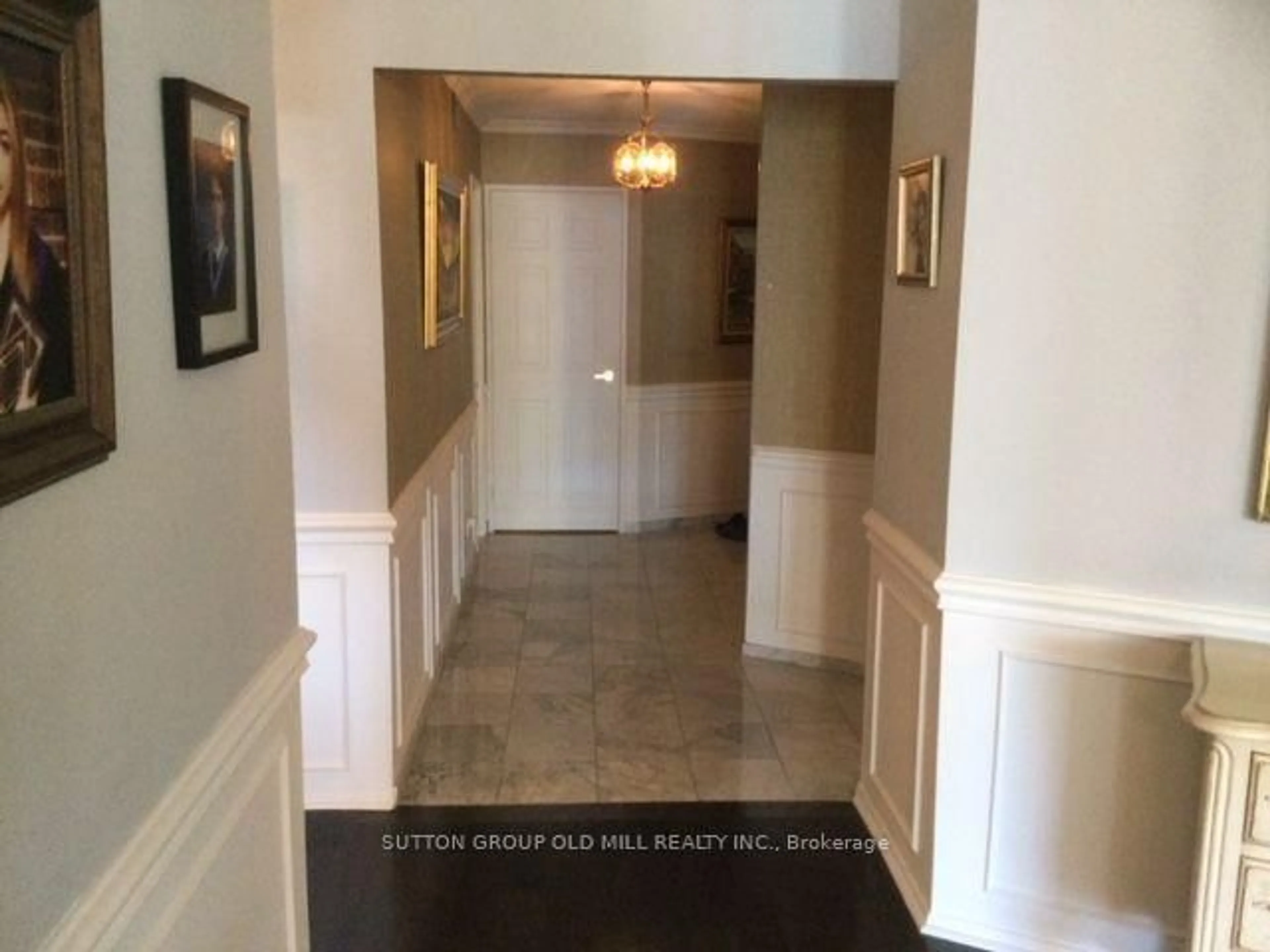 Indoor foyer for 2000 Islington Ave #412, Toronto Ontario M9P 3S7