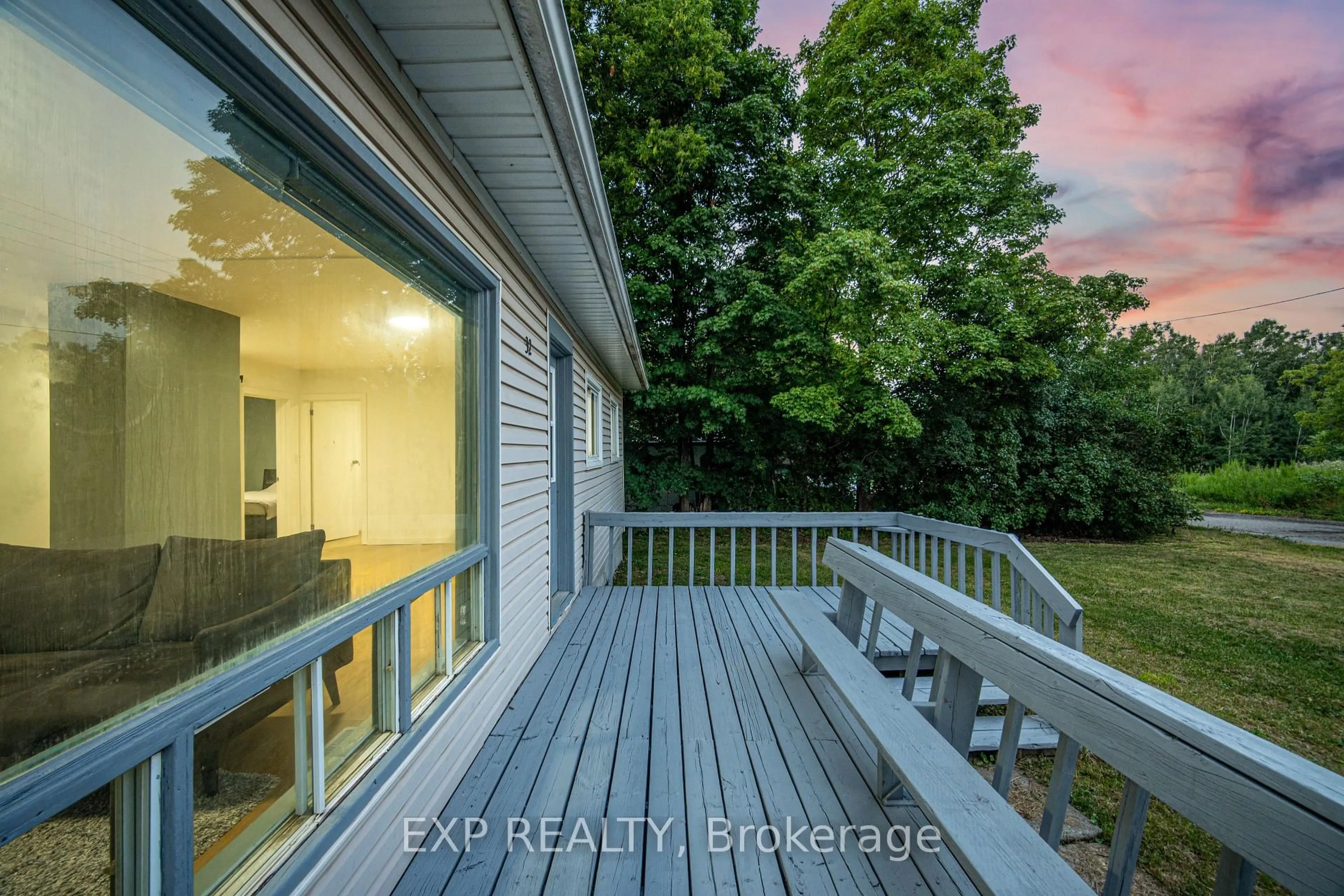 Patio, unknown for 32 Maple Ave, Halton Hills Ontario L7G 5M2