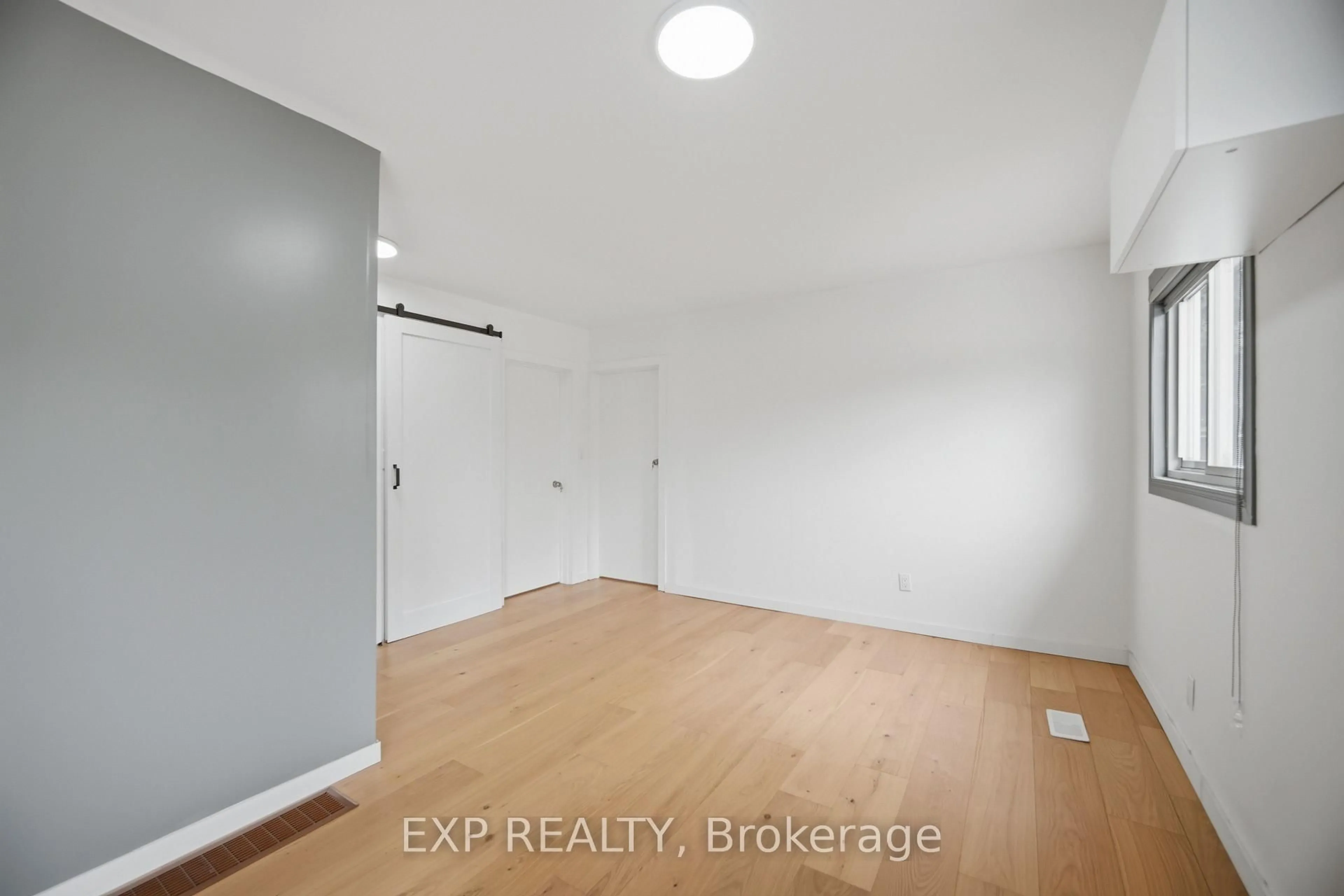 A pic of a room for 32 Maple Ave, Halton Hills Ontario L7G 5M2