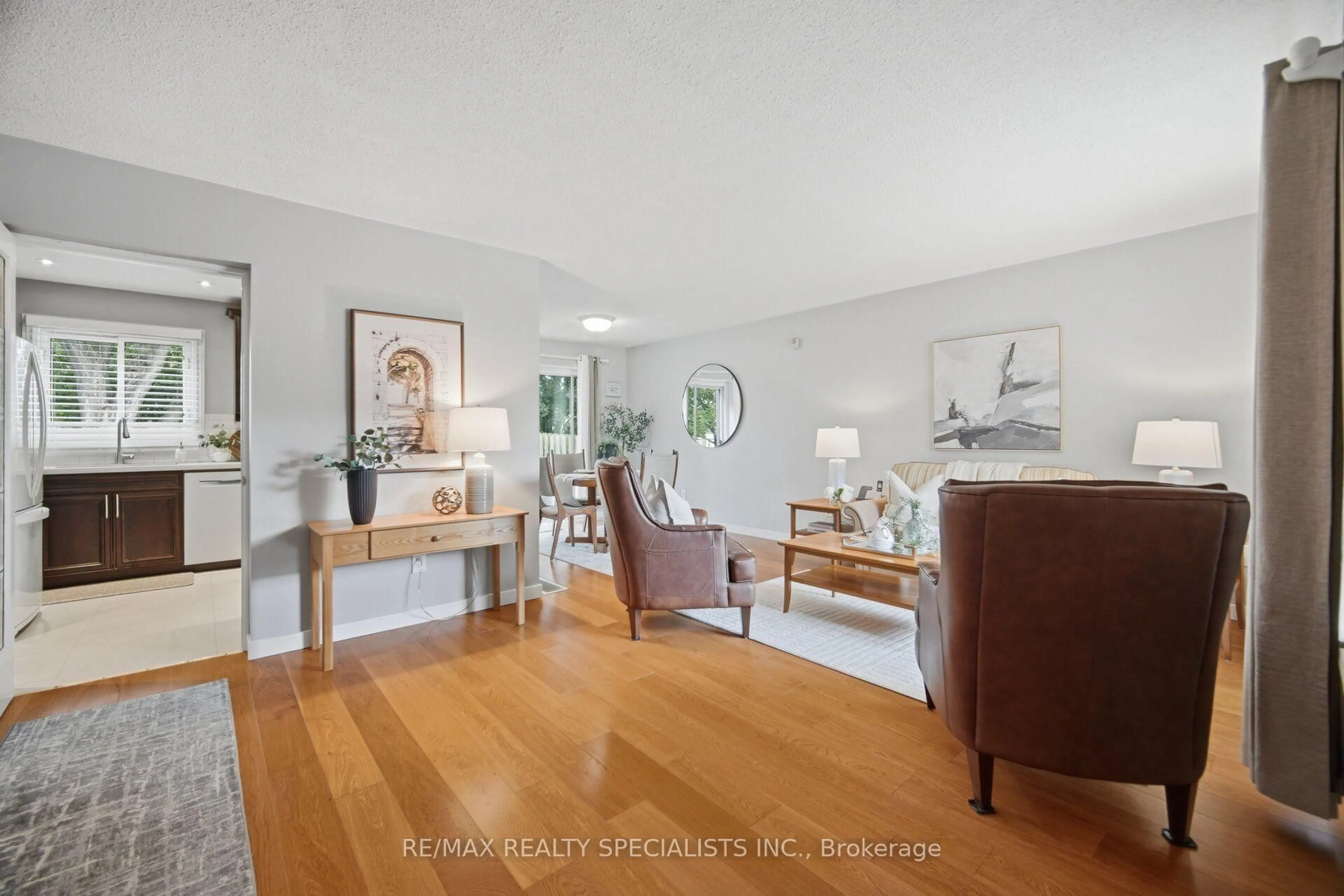 Living room with furniture, unknown for 6851 Avila Rd, Mississauga Ontario L5N 1R9