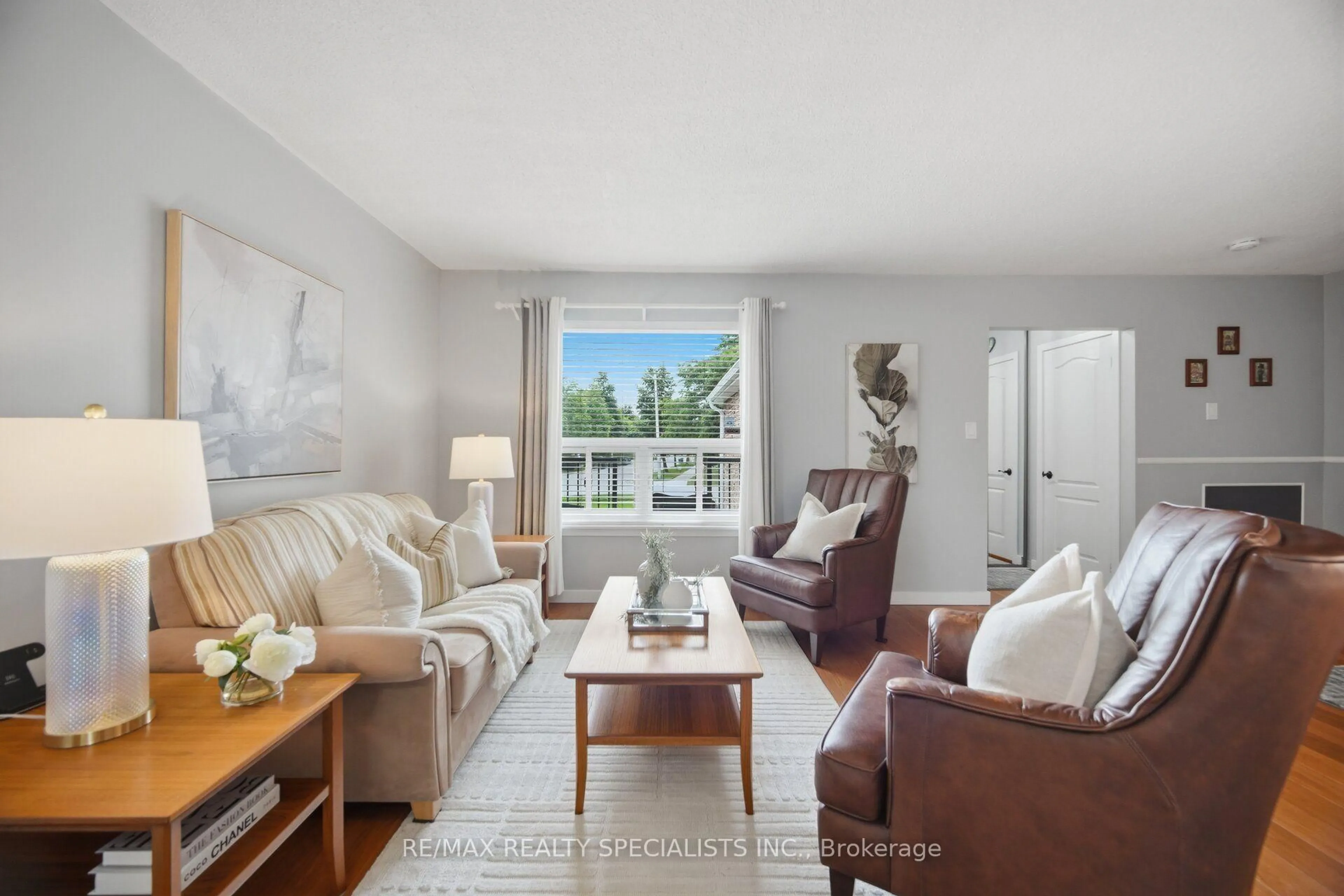 Living room with furniture, unknown for 6851 Avila Rd, Mississauga Ontario L5N 1R9