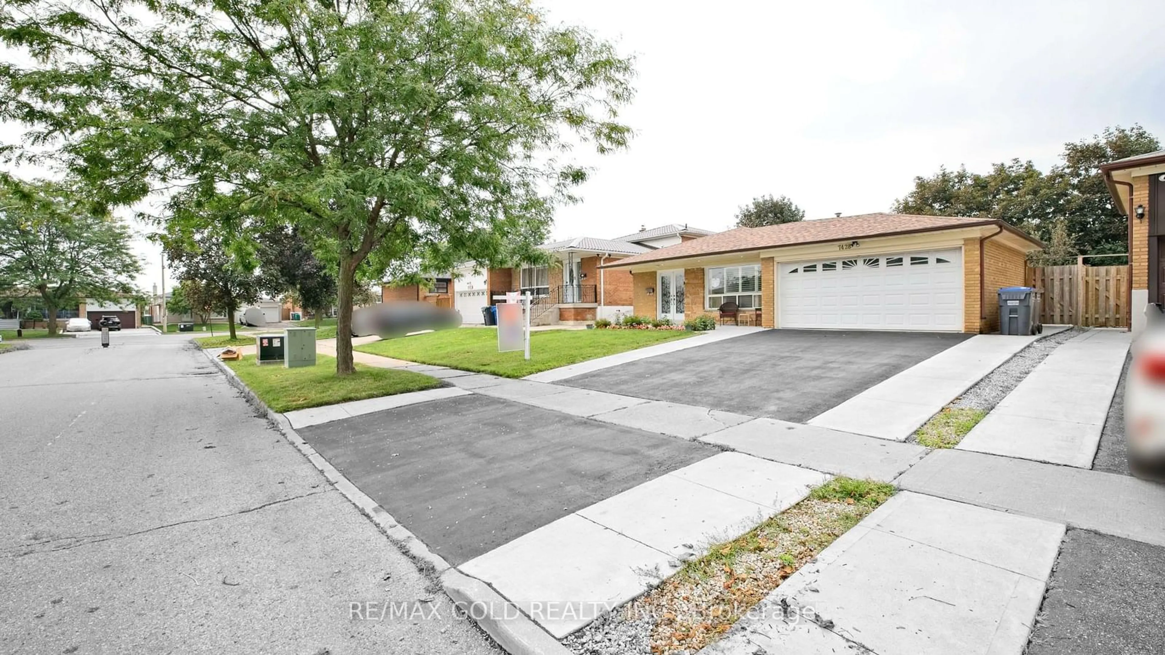 Unknown for 7428 Pickfair Dr, Mississauga Ontario L4T 2M9