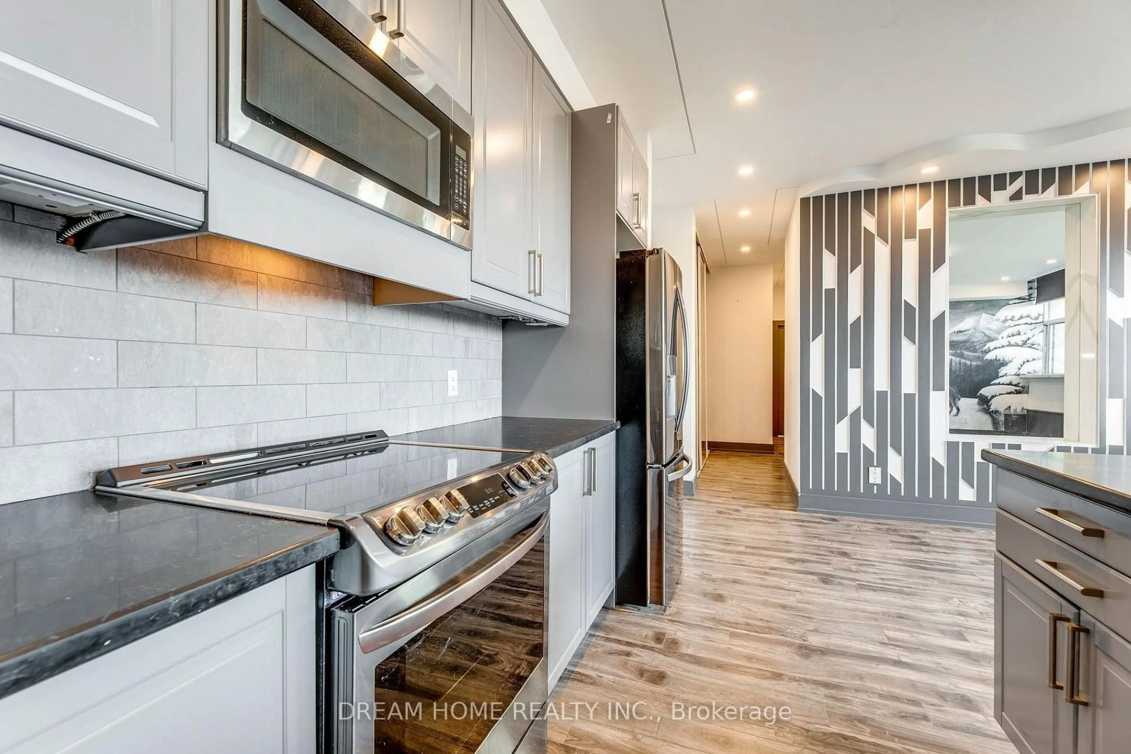 Contemporary kitchen, ceramic/tile floor for 2301 Derry Rd #1010, Mississauga Ontario L5N 2R4