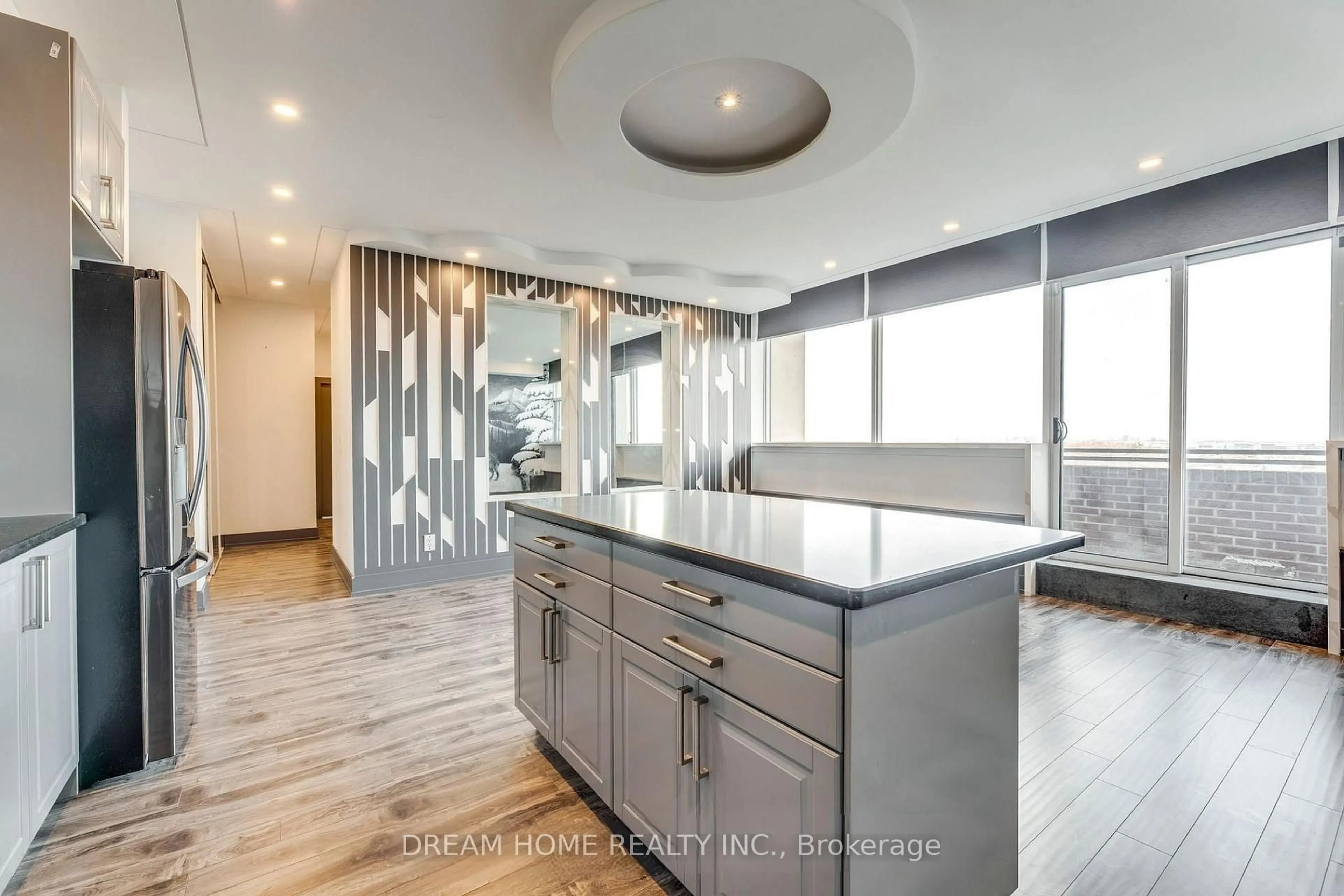 Contemporary kitchen, unknown for 2301 Derry Rd #1010, Mississauga Ontario L5N 2R4