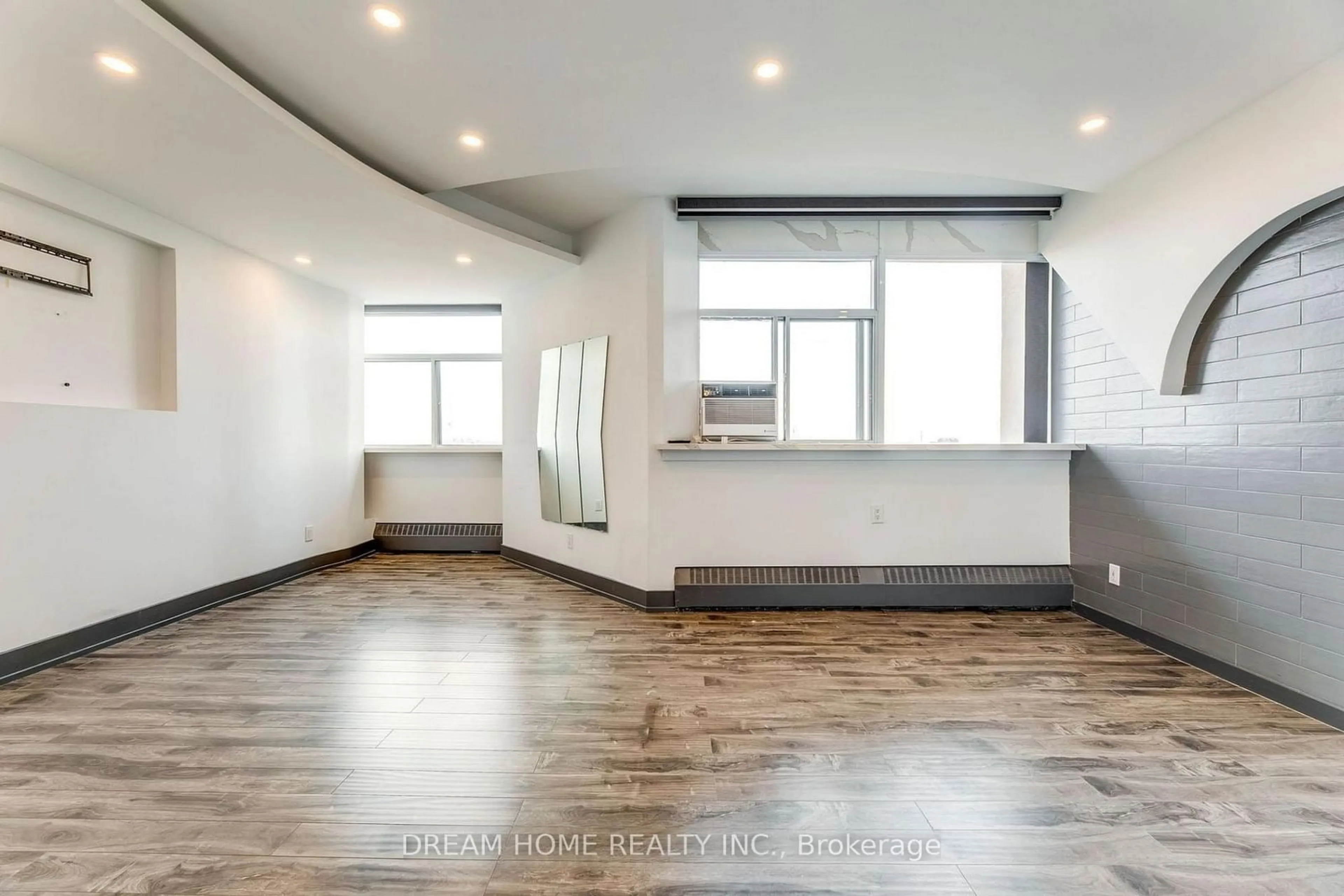 A pic of a room for 2301 Derry Rd #1010, Mississauga Ontario L5N 2R4