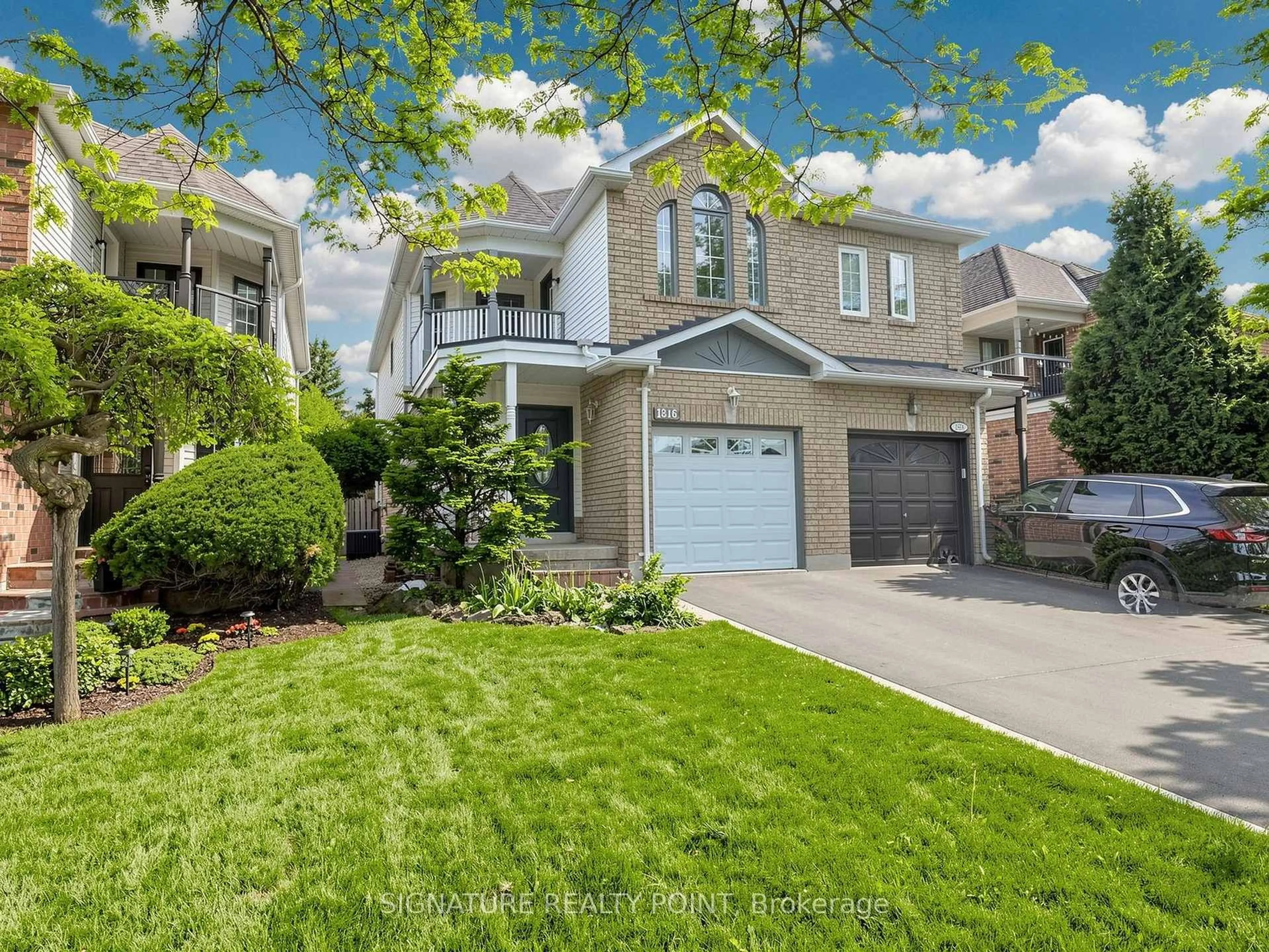 Home with brick exterior material, street for 1816 Hobson Dr, Burlington Ontario L7L 6L7