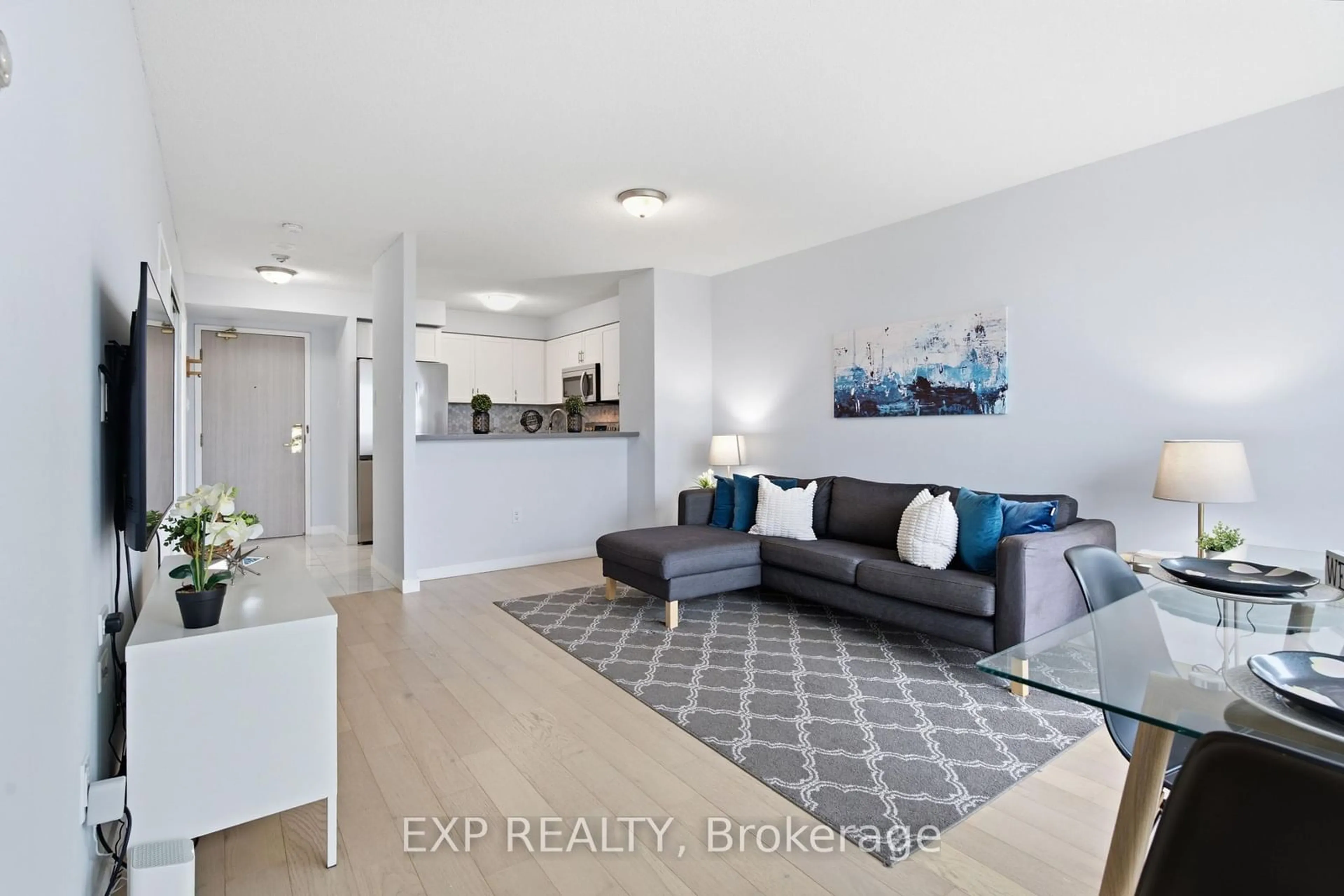 Living room with furniture, unknown for 2155 Burnhamthorpe Rd #1005, Mississauga Ontario L5L 5P4