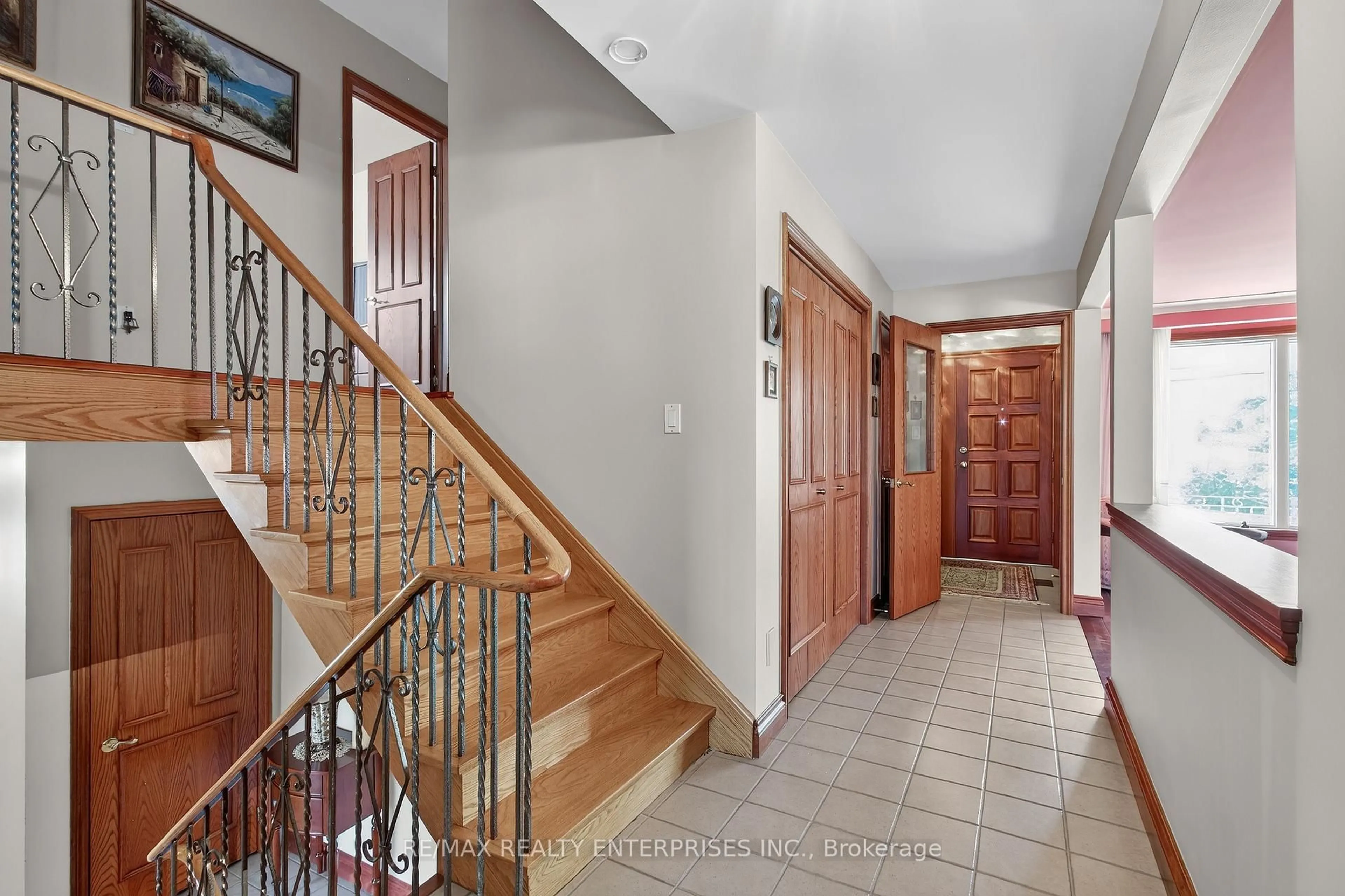 Indoor foyer for 3 Slane Crt, Toronto Ontario M9V 3X5