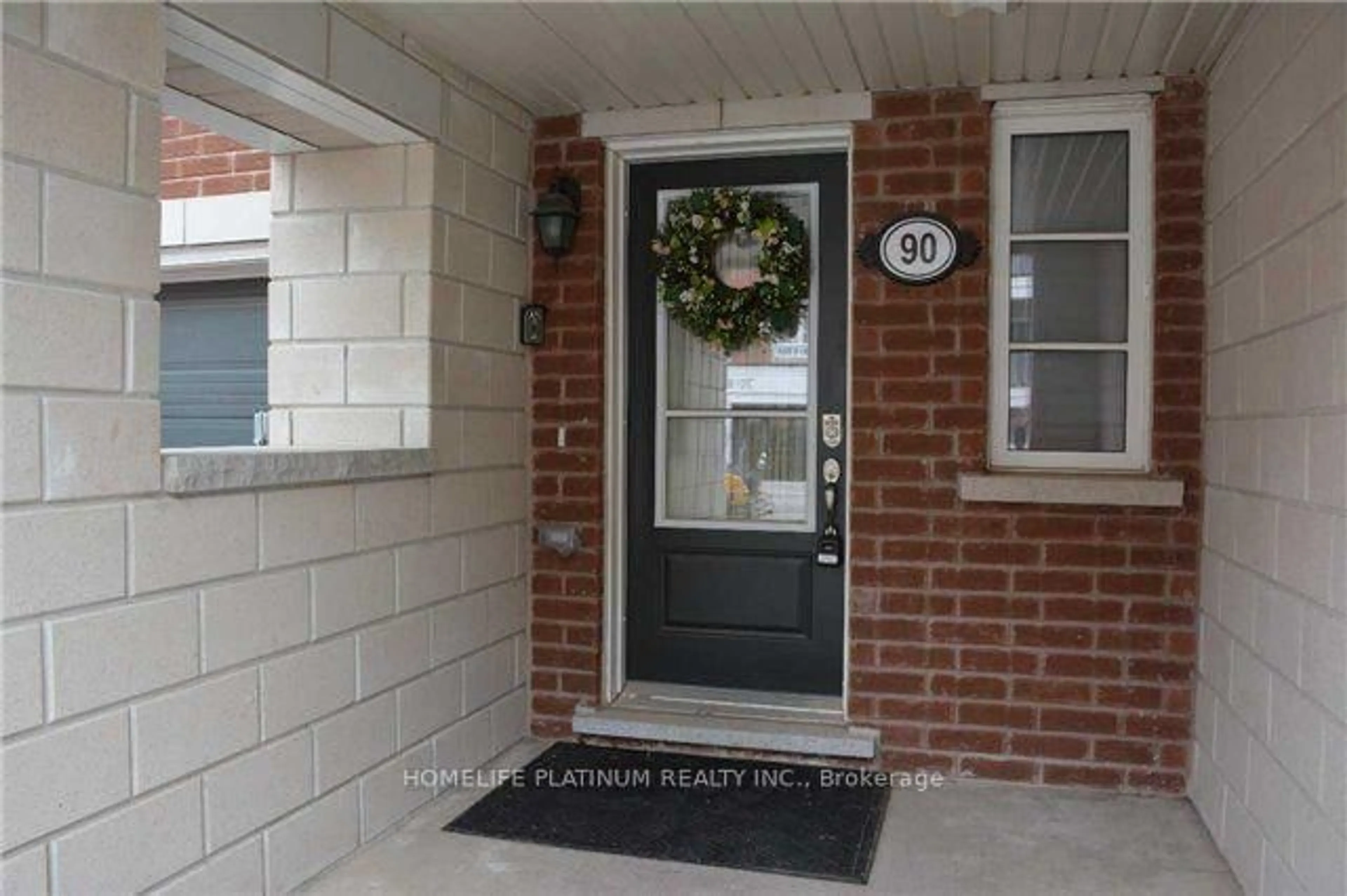Indoor entryway for 90 Baycliffe Cres, Brampton Ontario L7A 3Z3
