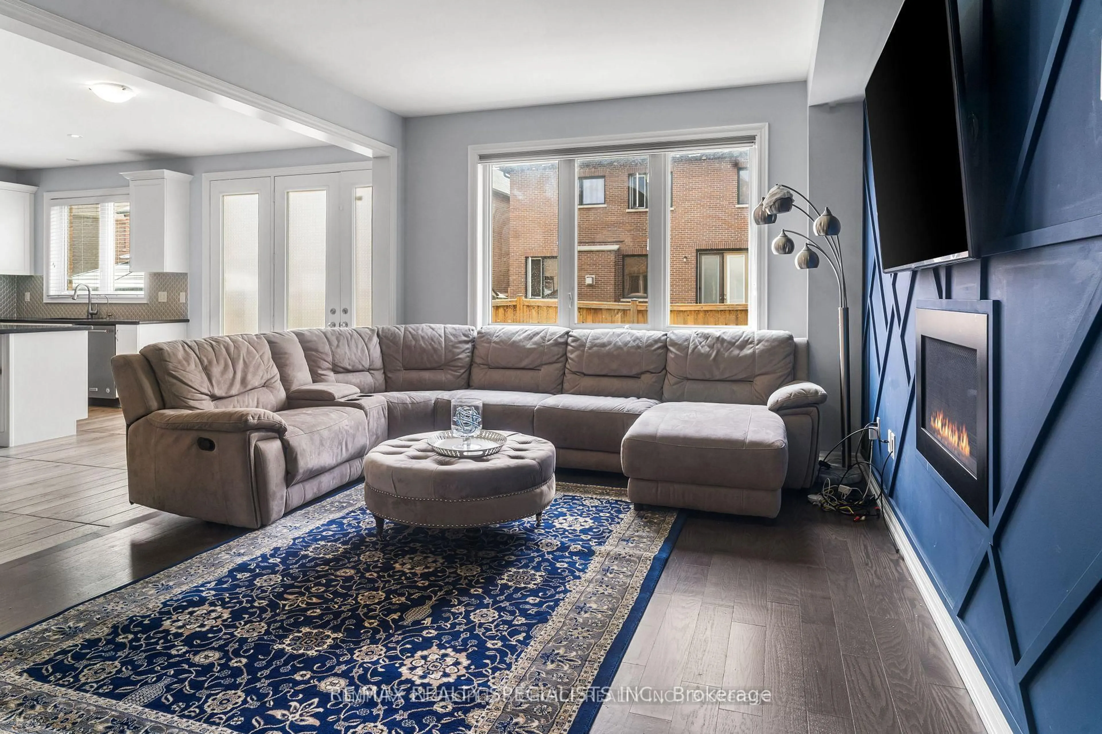Living room with furniture, unknown for 22 Gainsford Rd, Brampton Ontario L6X 5N2