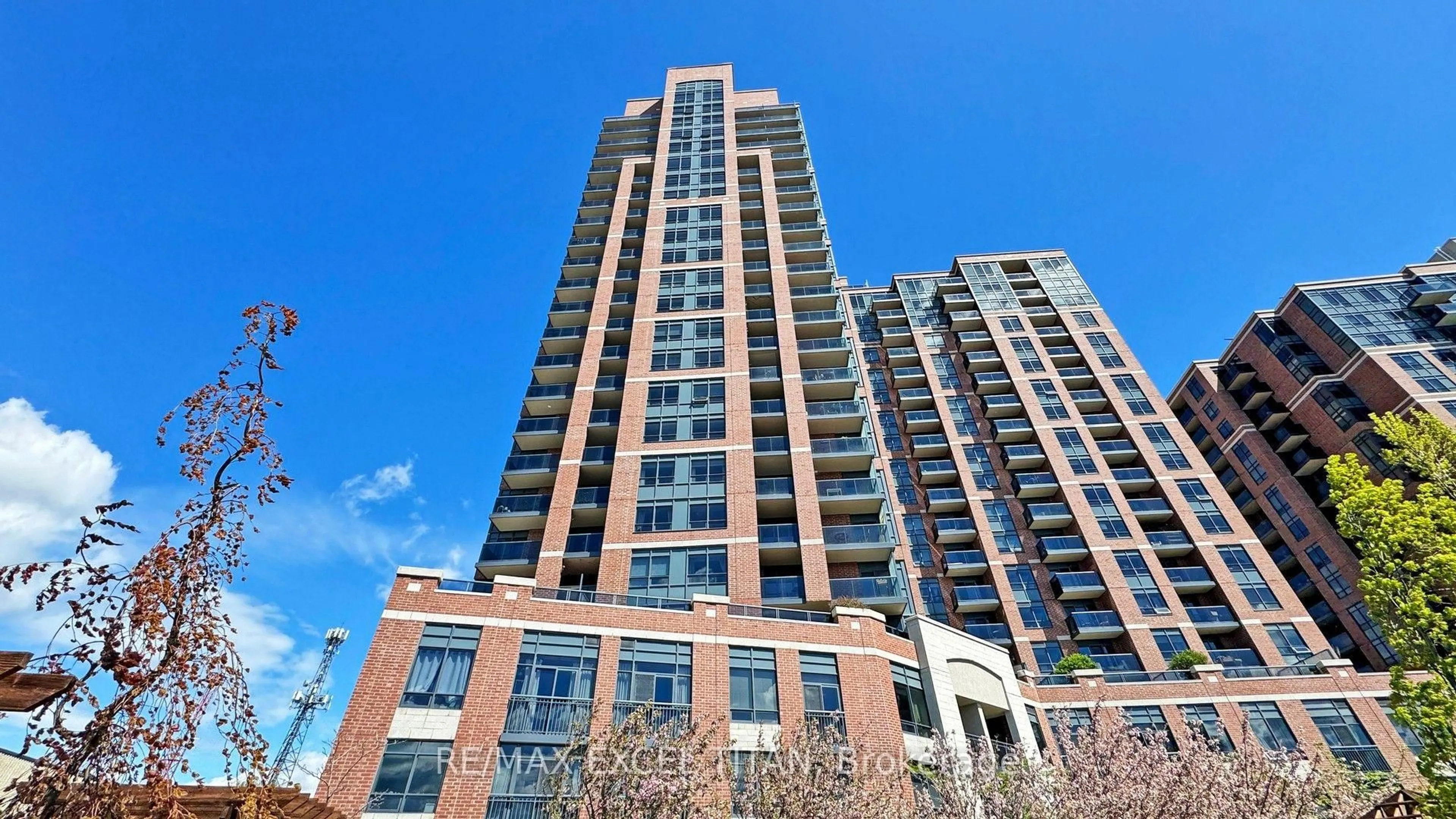 Indoor foyer for 60 Heintzman St #1132, Toronto Ontario M6P 5A1