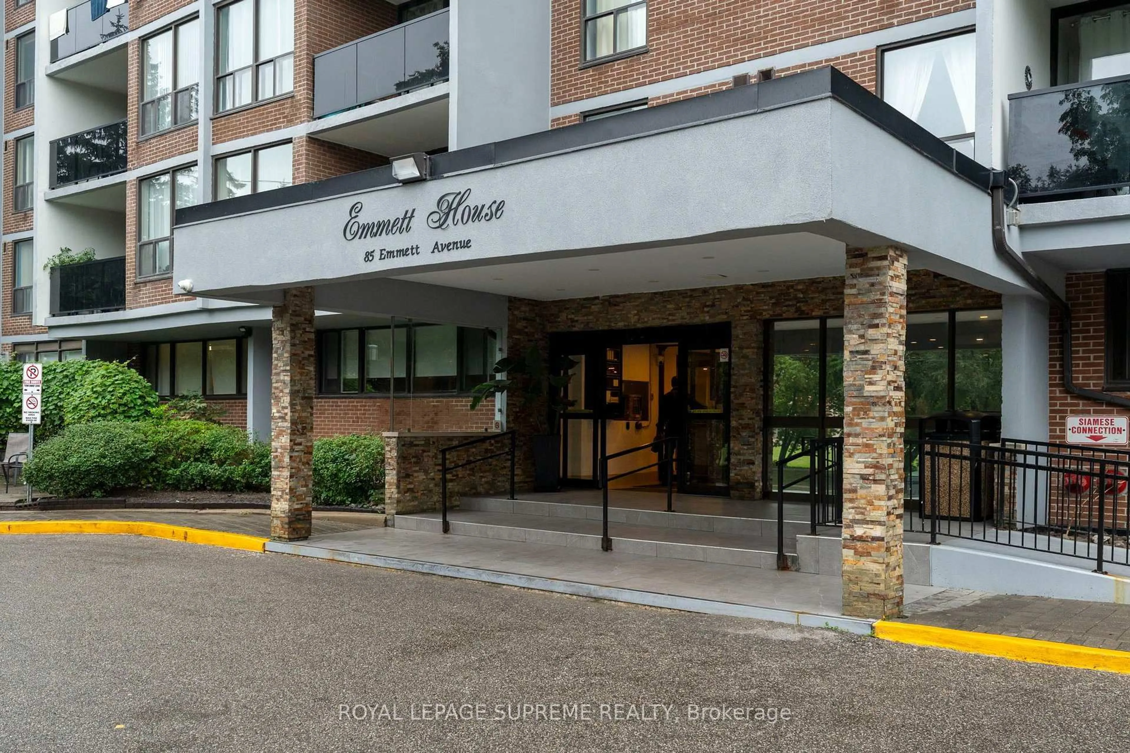 Indoor foyer for 85 Emmett Ave #2409, Toronto Ontario M6M 5A2