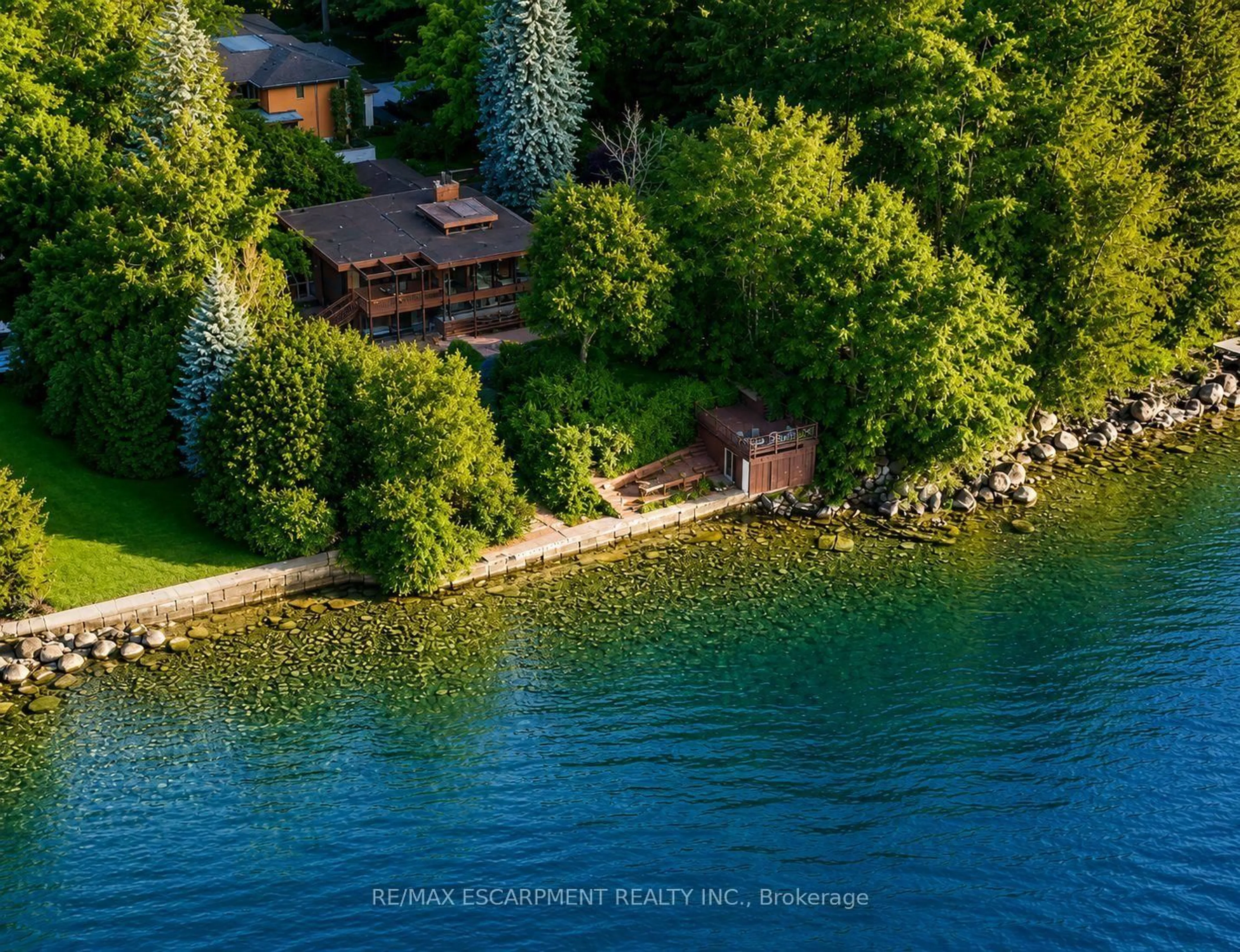 A pic from outside/outdoor area/front of a property/back of a property/a pic from drone, water/lake/river/ocean view for 10 Brookfield Rd, Oakville Ontario L6K 2Y5