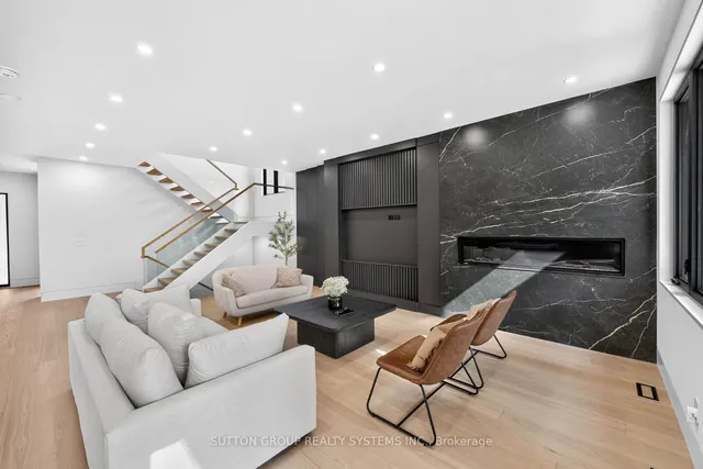 2052 Redan Dr, Mississauga 5