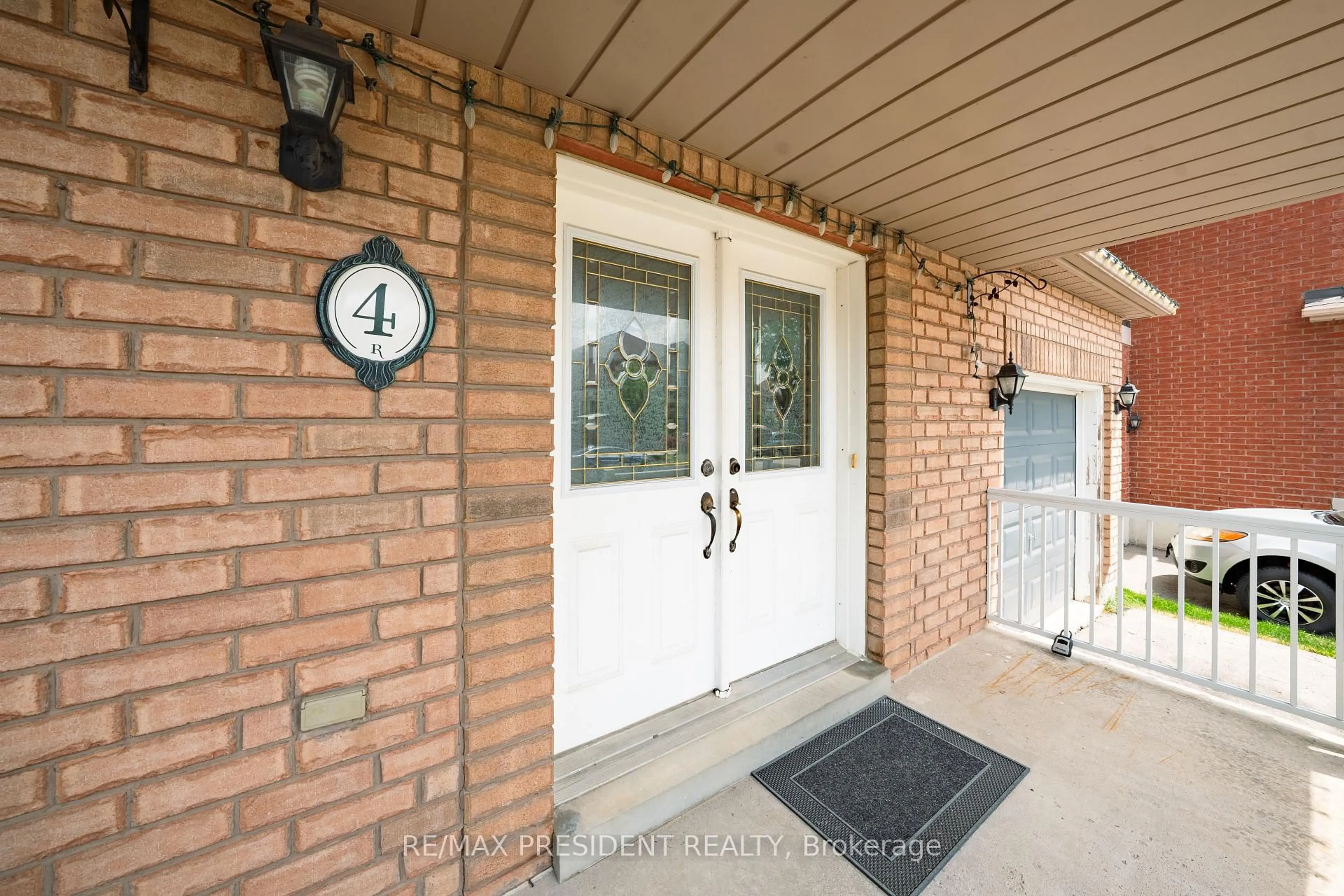 Indoor entryway for 4 Redfinch Way, Brampton Ontario L7A 2B3