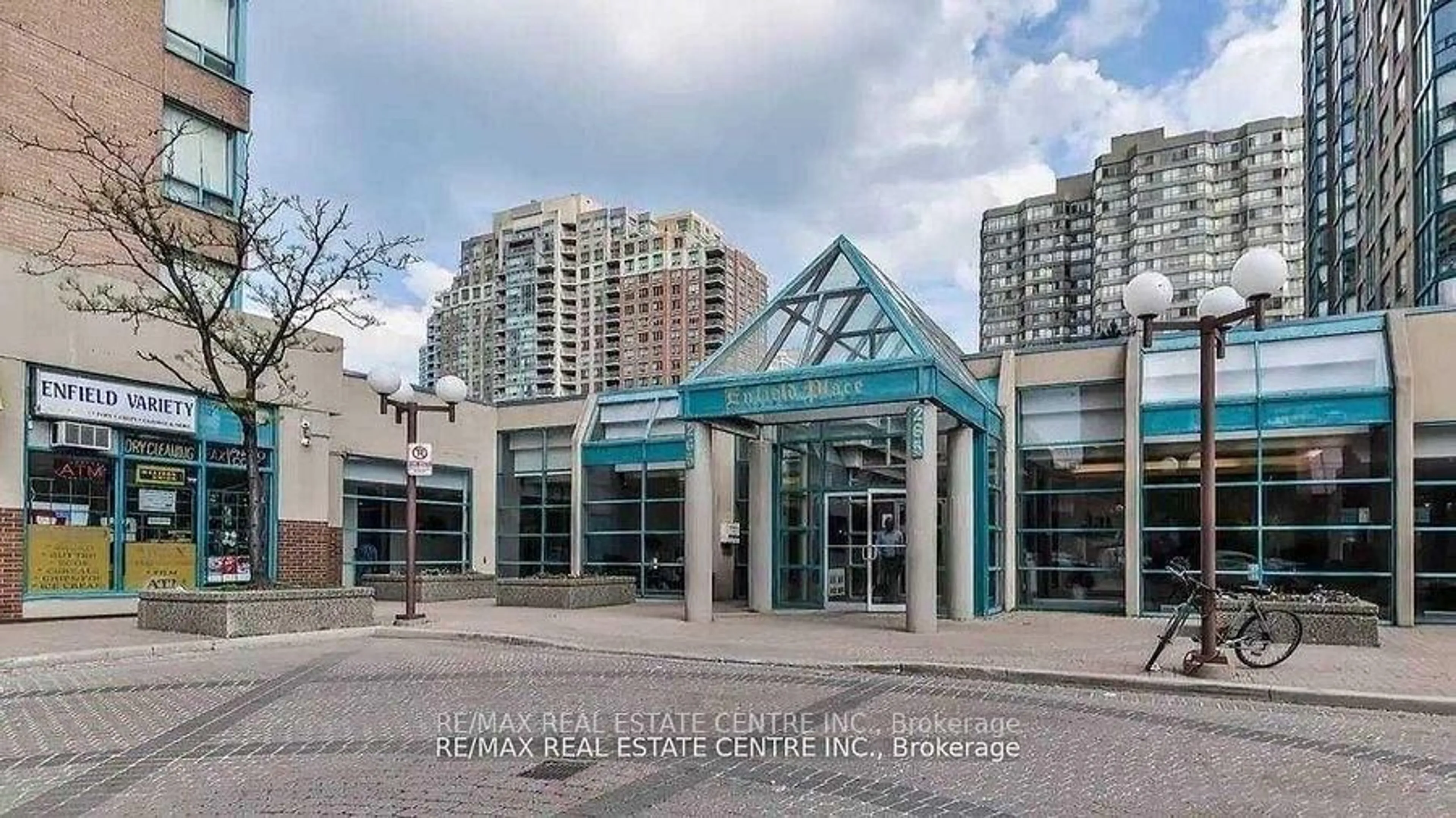 Indoor foyer for 265 Enfield Pl #1210, Mississauga Ontario L5B 3Y7