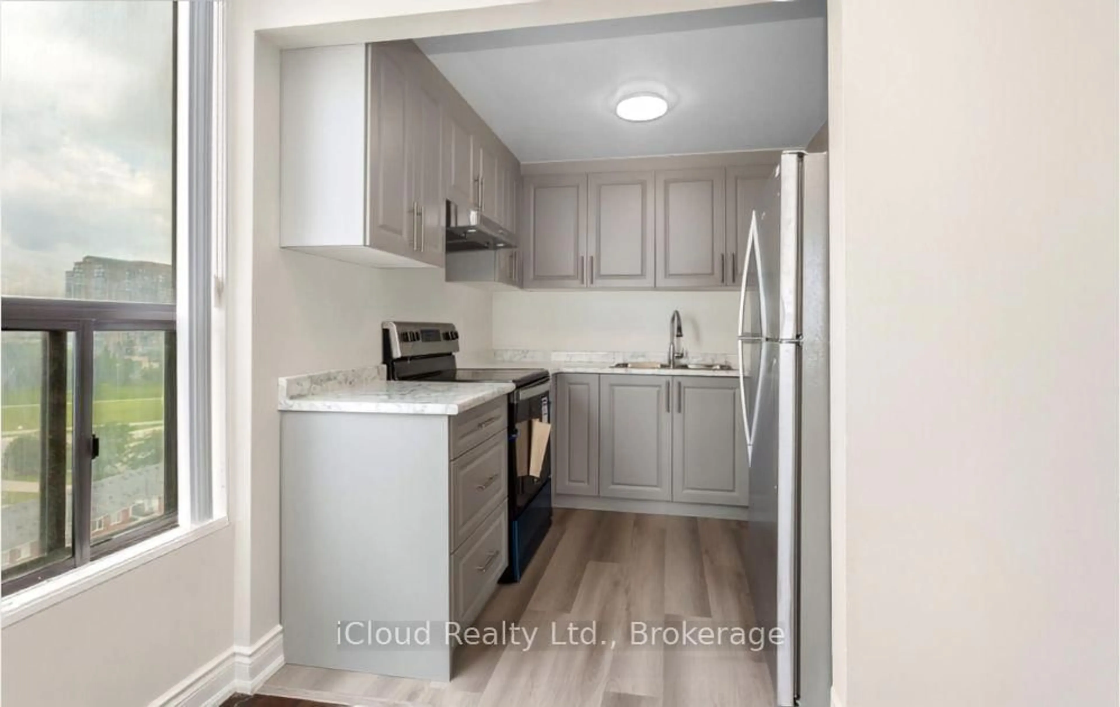 Standard kitchen, unknown for 25 Agnes St #Cy02 (1402), Mississauga Ontario L5B 3X7