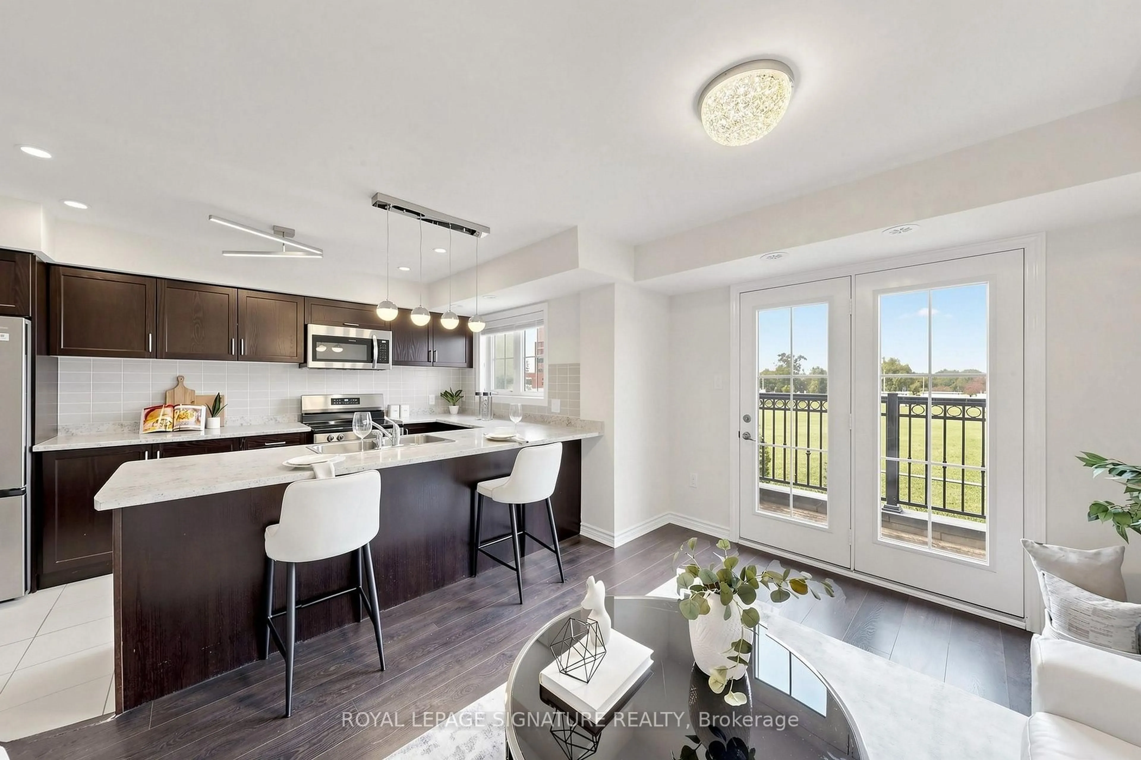 Open concept kitchen, ceramic/tile floor for 2441 Greenwich Dr #11, Oakville Ontario L6M 0S3