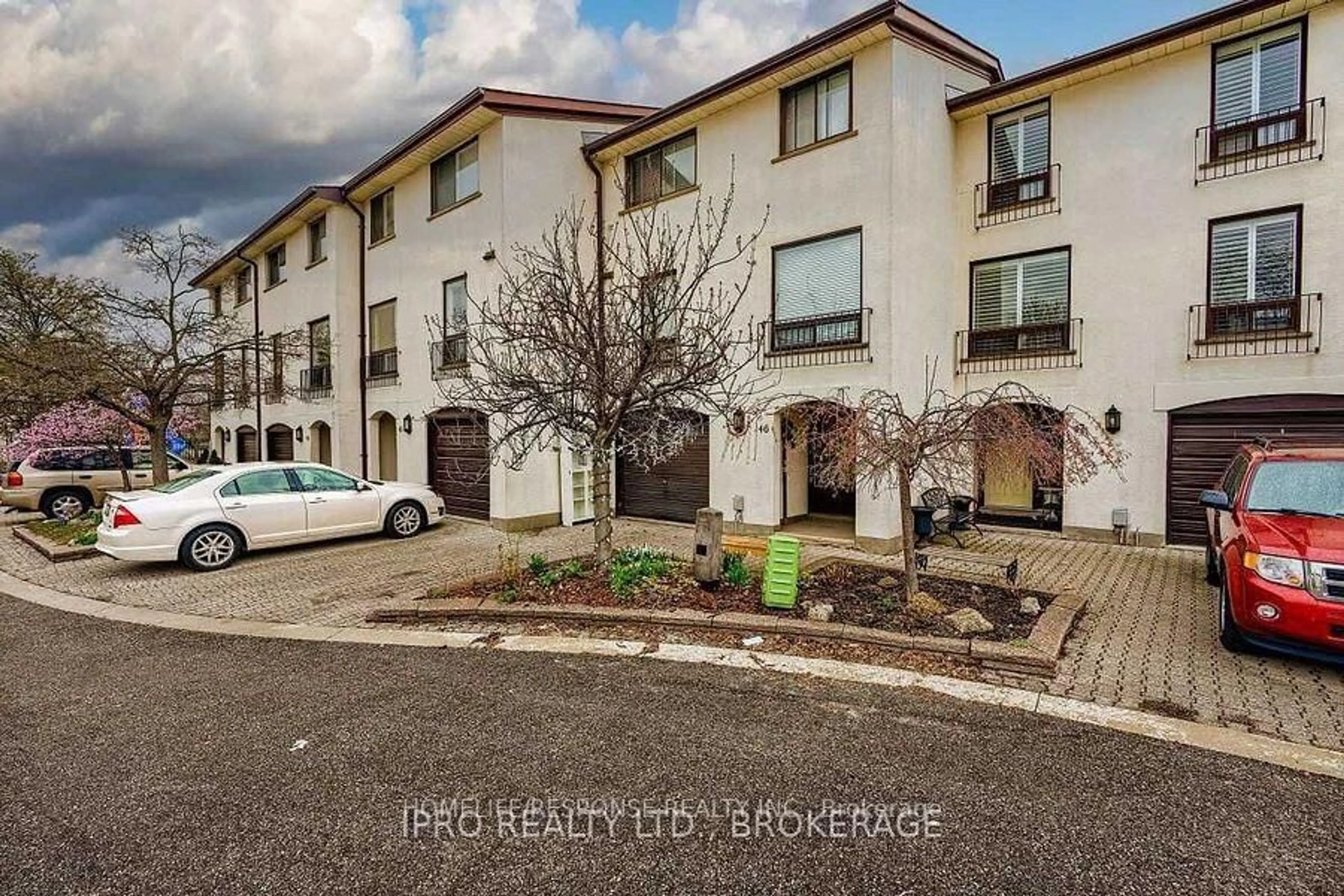 A pic from outside/outdoor area/front of a property/back of a property/a pic from drone, street for 6679 SHELTER BAY Rd #46, Mississauga Ontario L5N 2A2