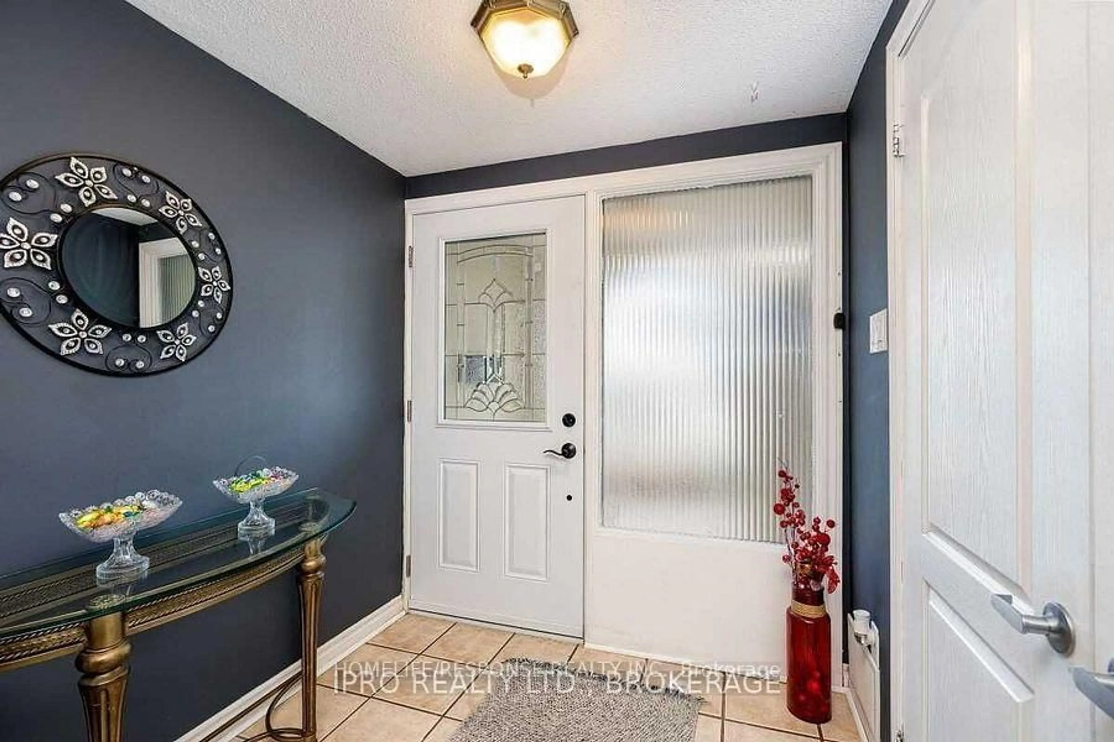Indoor entryway for 6679 SHELTER BAY Rd #46, Mississauga Ontario L5N 2A2