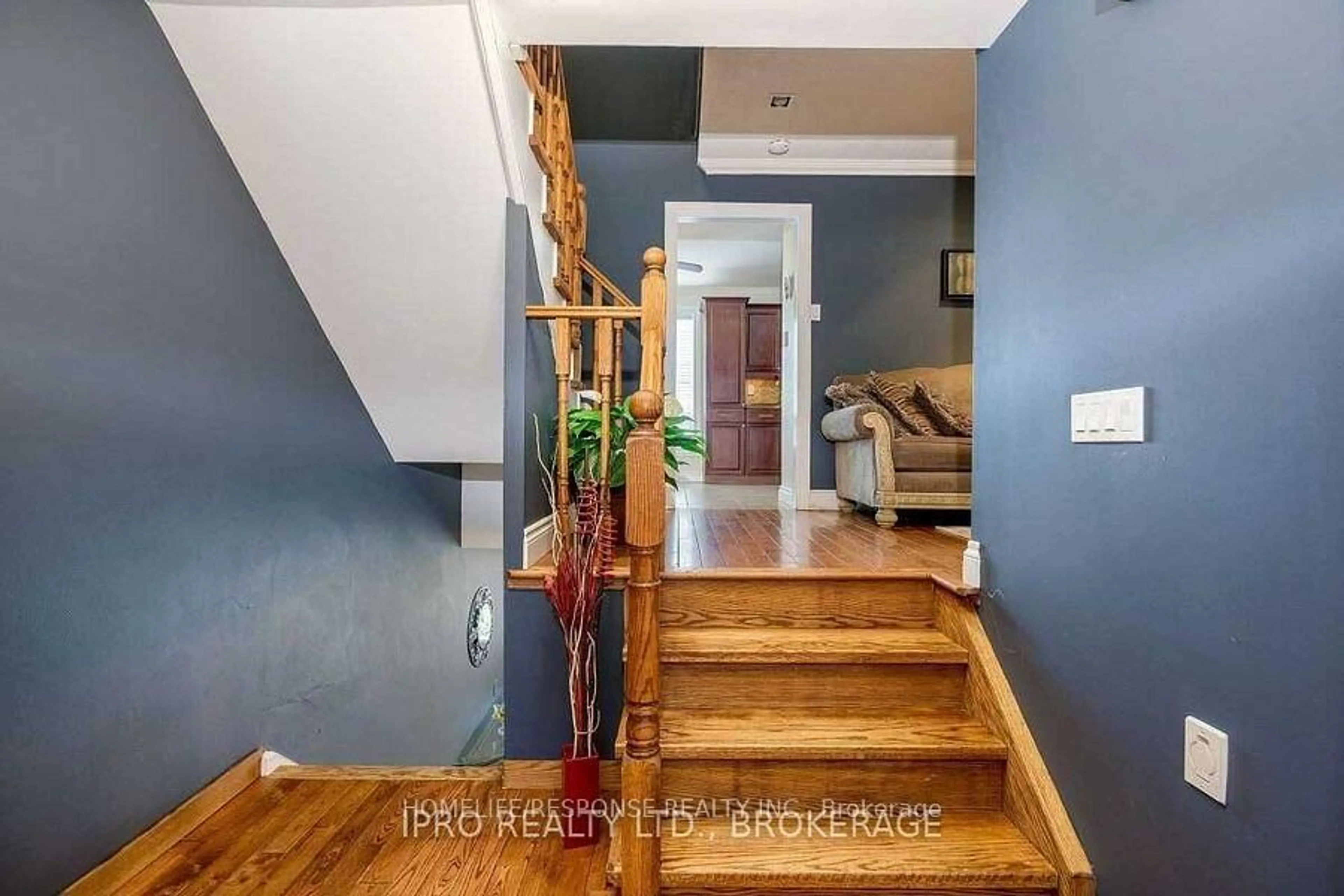Indoor entryway for 6679 SHELTER BAY Rd #46, Mississauga Ontario L5N 2A2