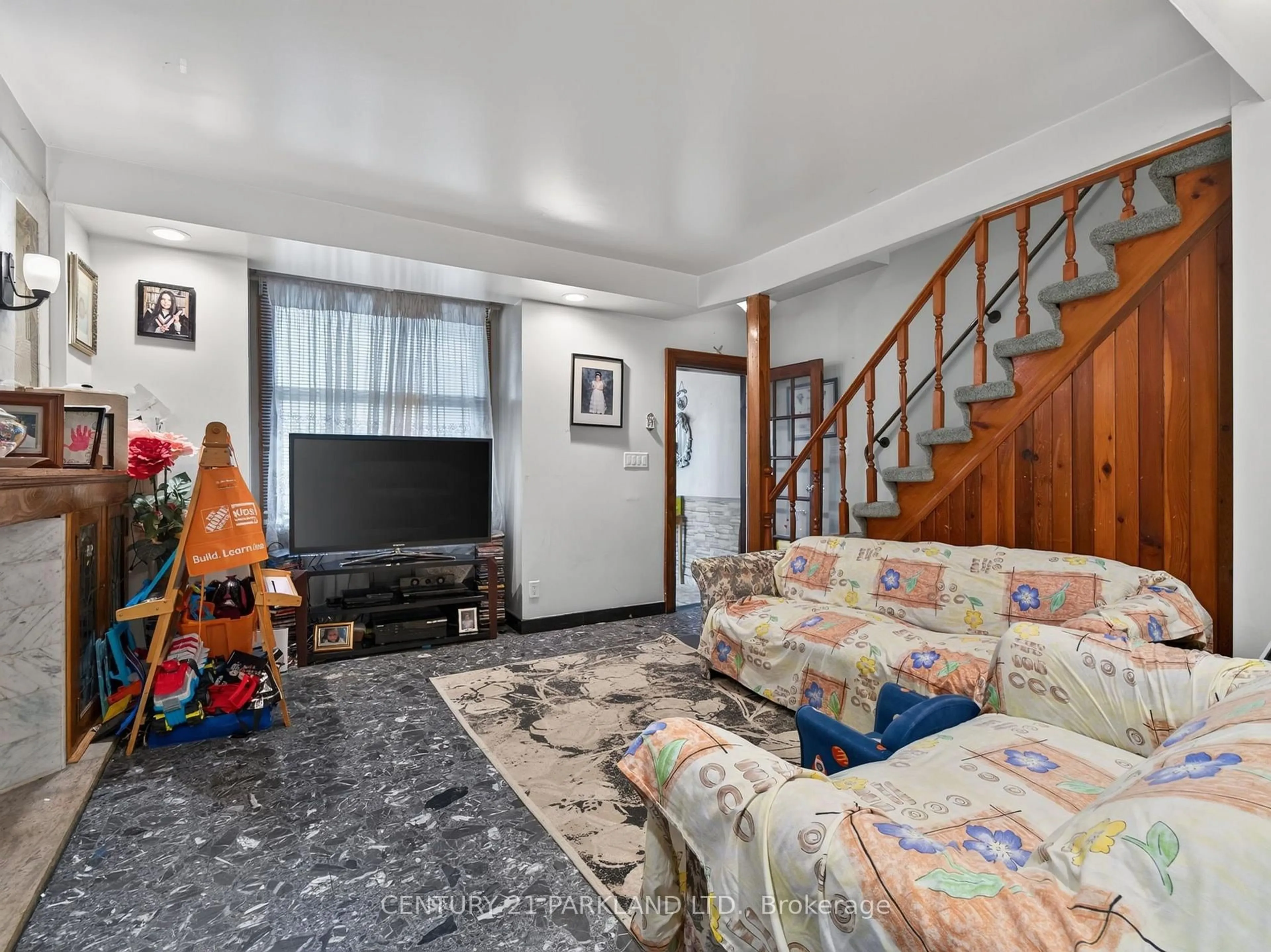 Living room with furniture, unknown for 323 Nairn Ave, Toronto Ontario M6E 4H9