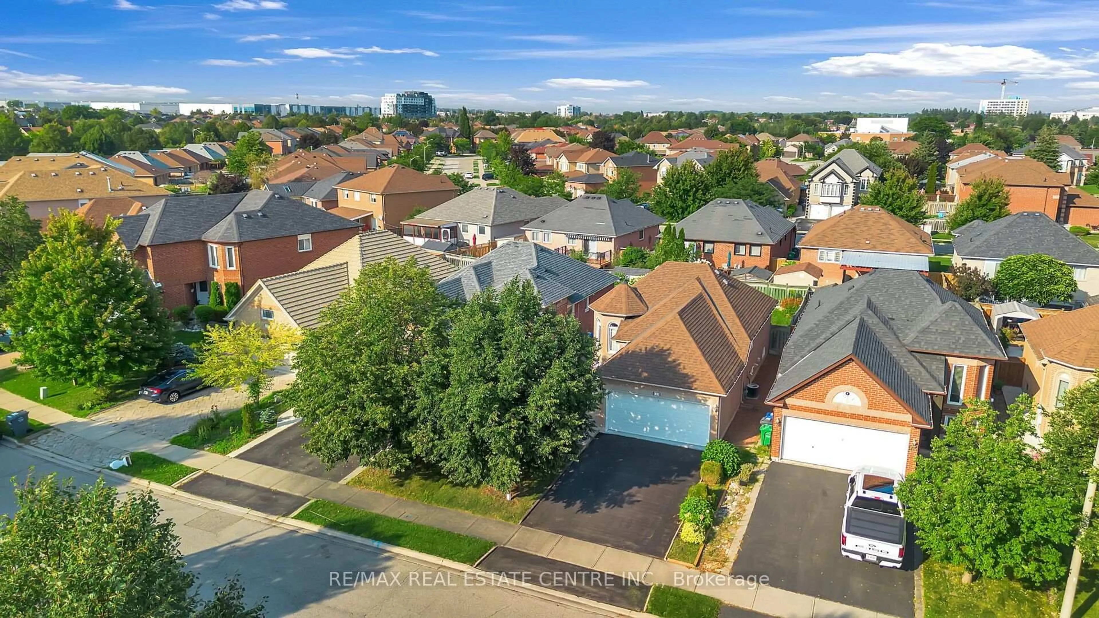 A pic from outside/outdoor area/front of a property/back of a property/a pic from drone, city buildings view from balcony for 111 Springview Dr, Brampton Ontario L6X 4K3