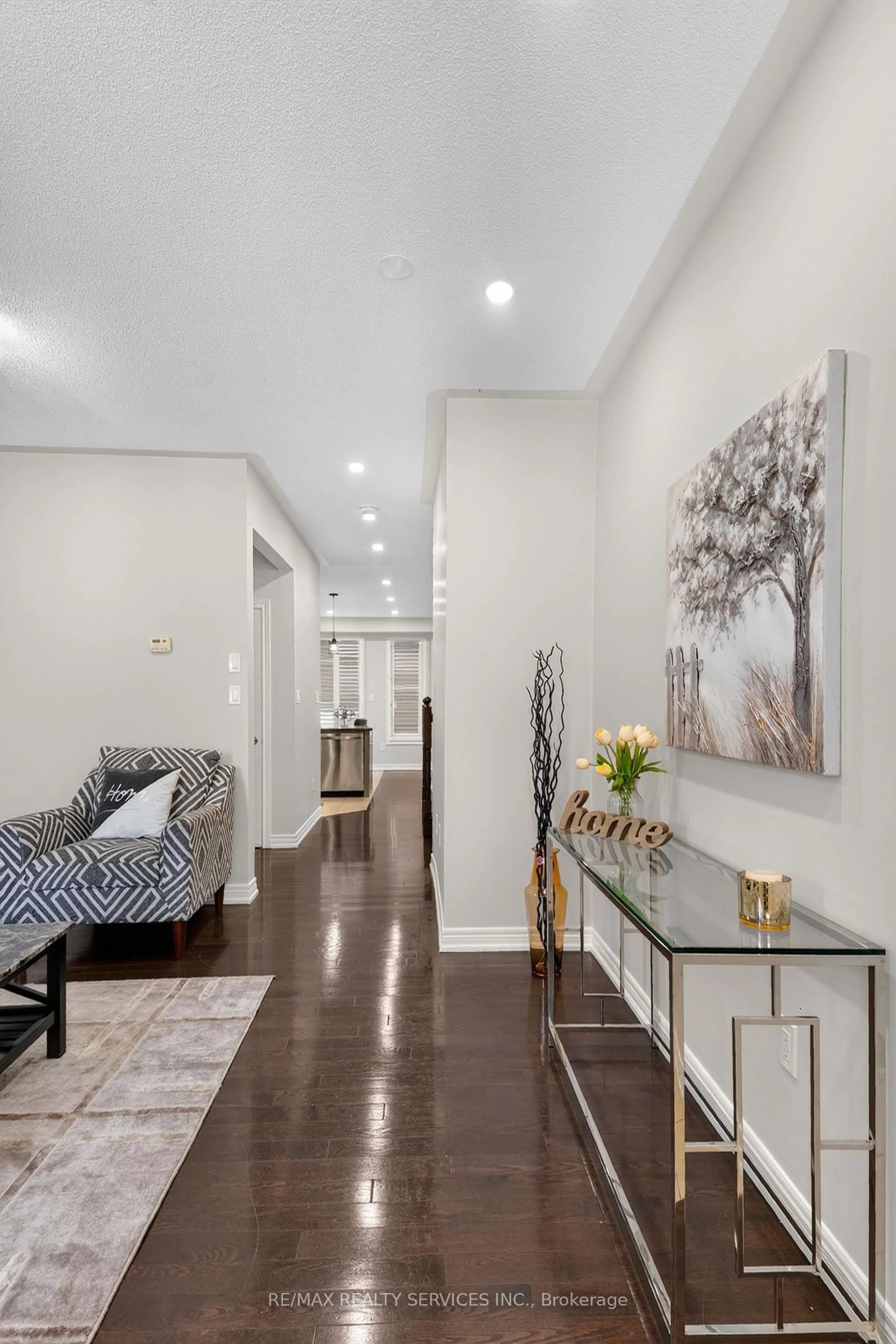 Indoor entryway for 109 Bonnie Braes Dr, Brampton Ontario L6Y 0Z5
