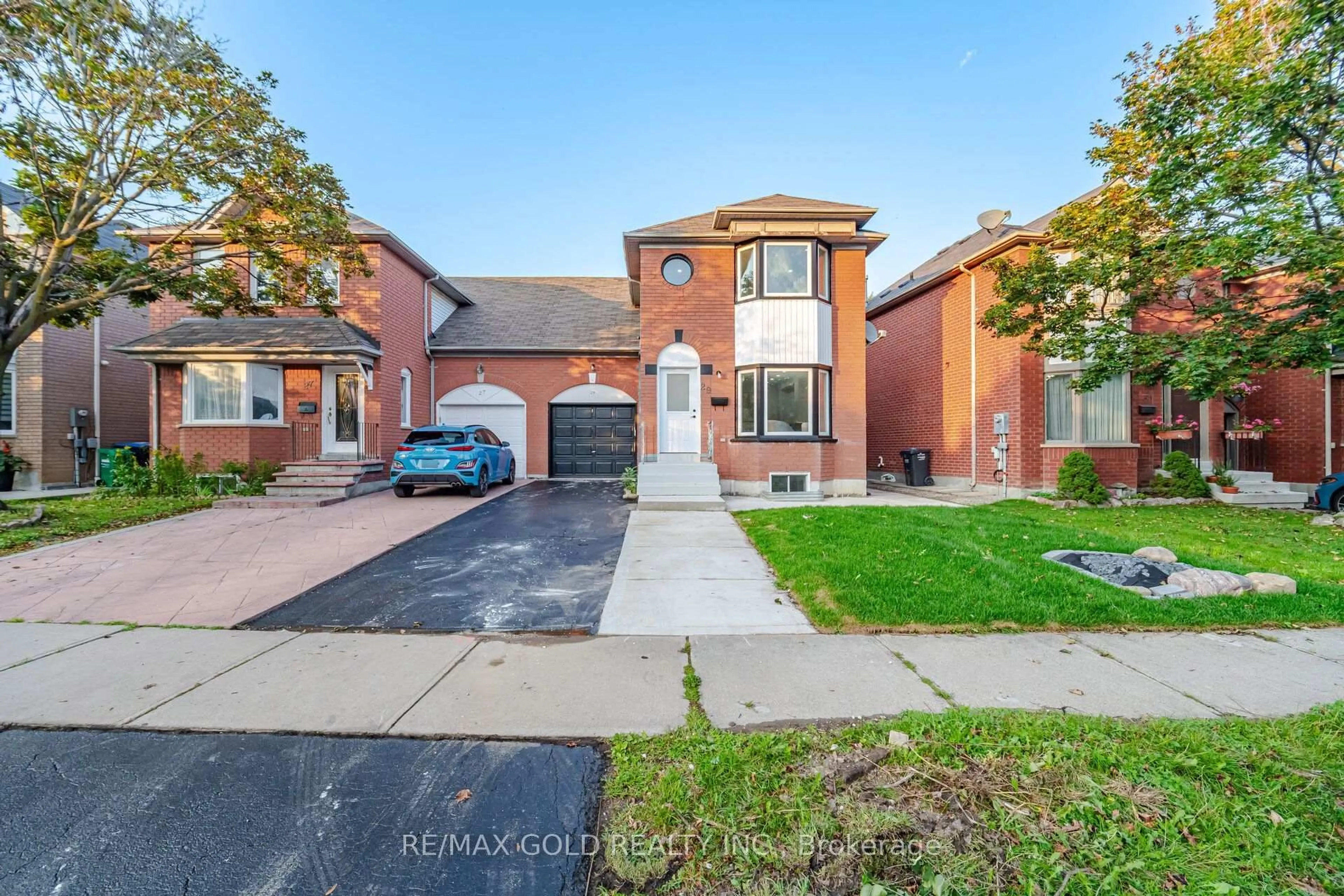 Home with brick exterior material, street for 29 Fern Valley Cres, Brampton Ontario L6R 1K7