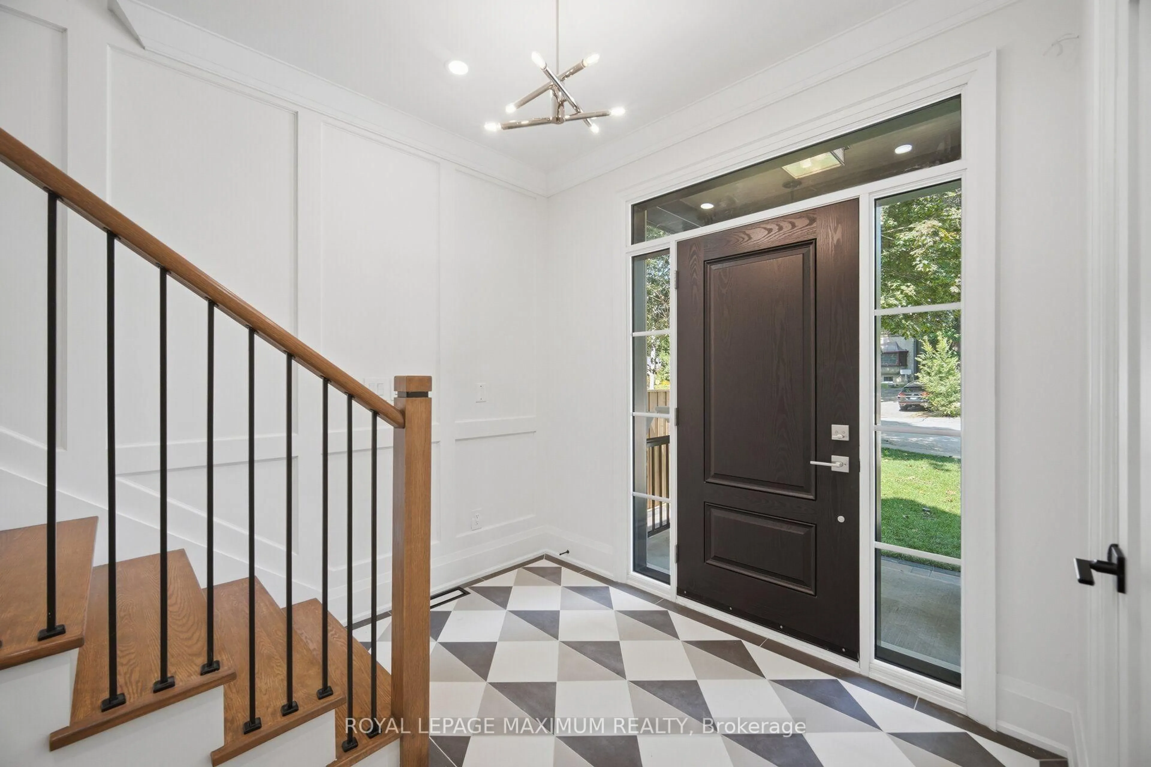 Indoor entryway for 11 Park Blvd, Toronto Ontario M8W 1G3