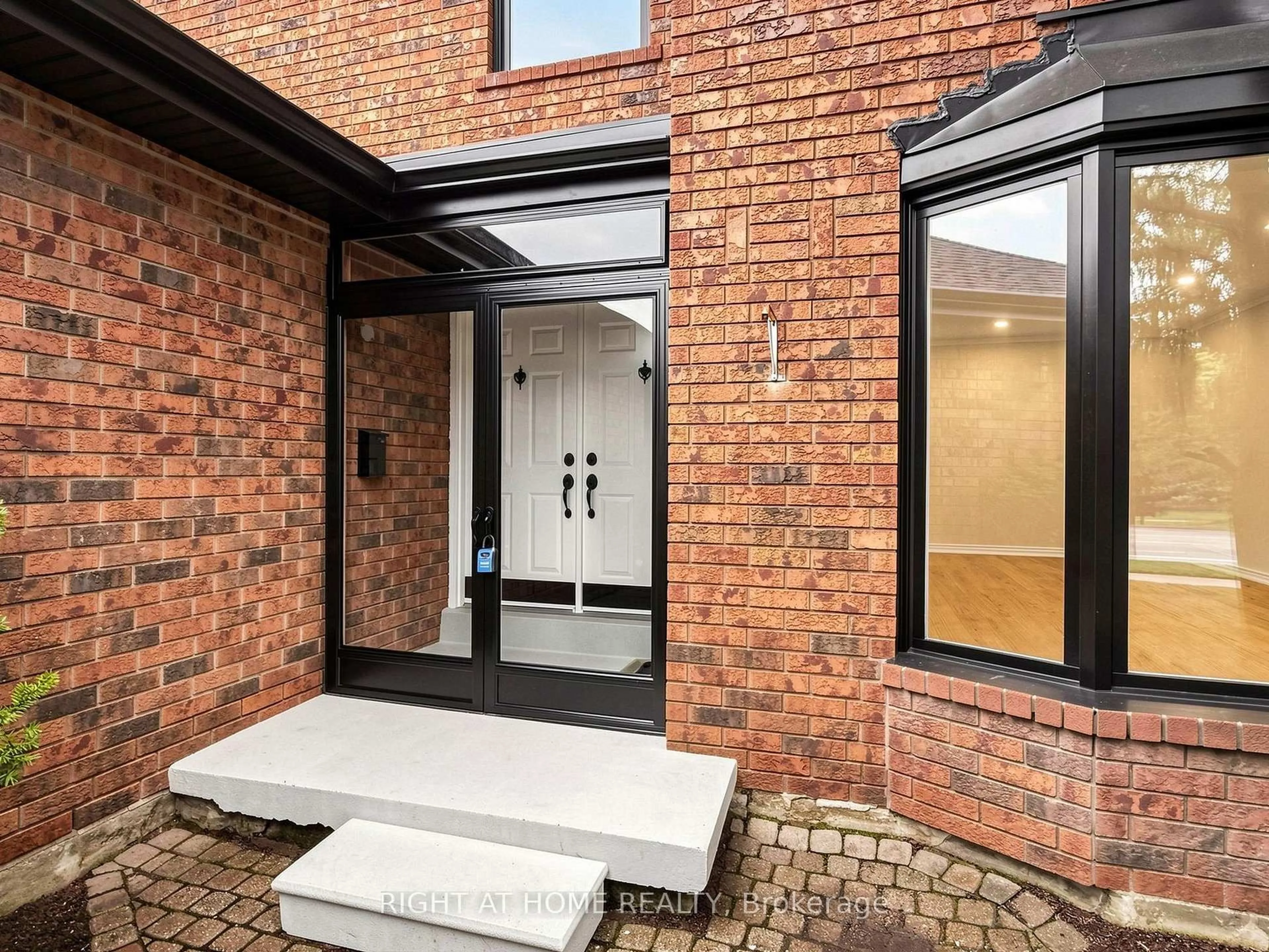 Home with brick exterior material, street for 2920 Kingsway Dr, Oakville Ontario L6J 6R2
