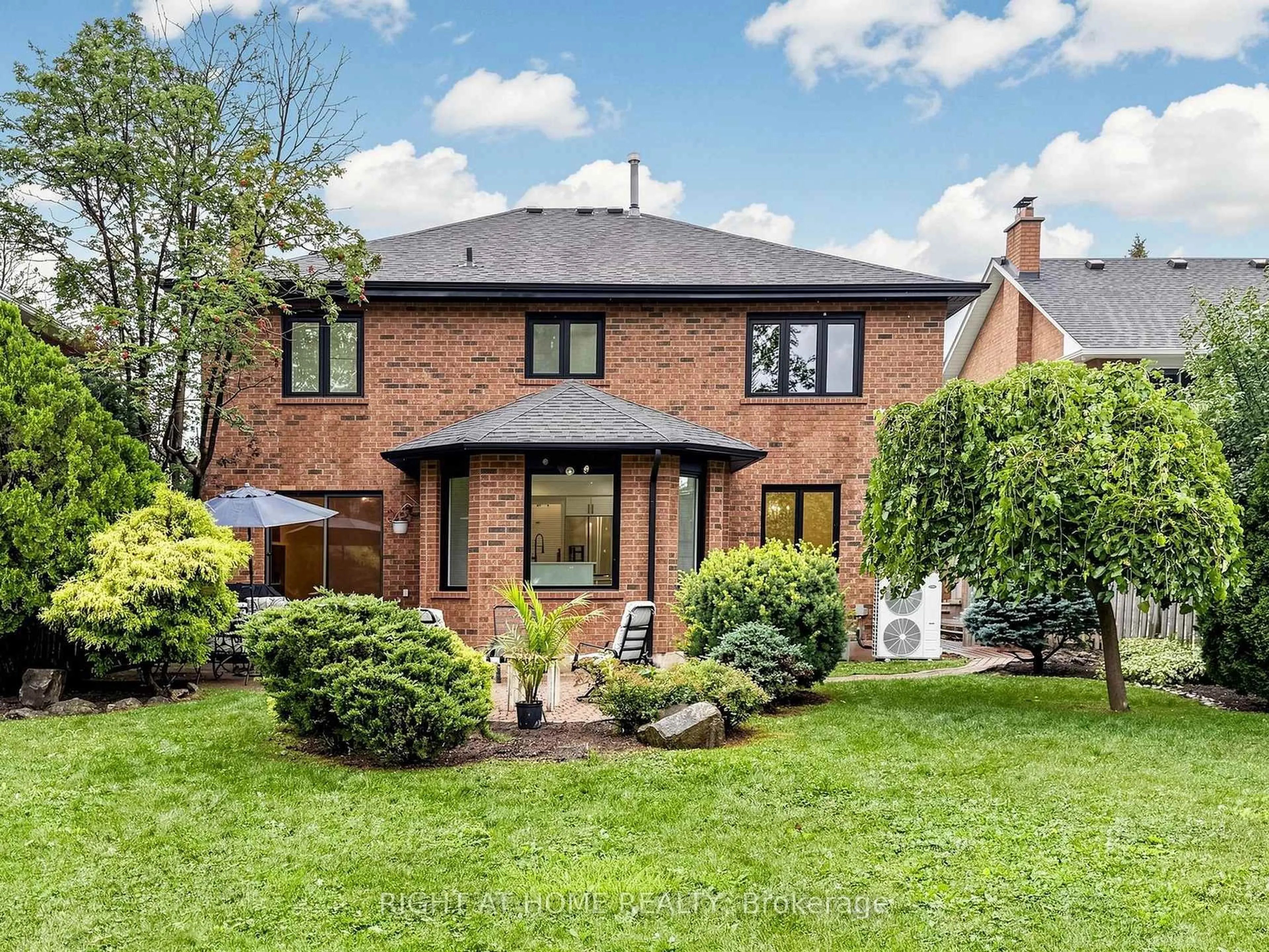 Home with brick exterior material, street for 2920 Kingsway Dr, Oakville Ontario L6J 6R2