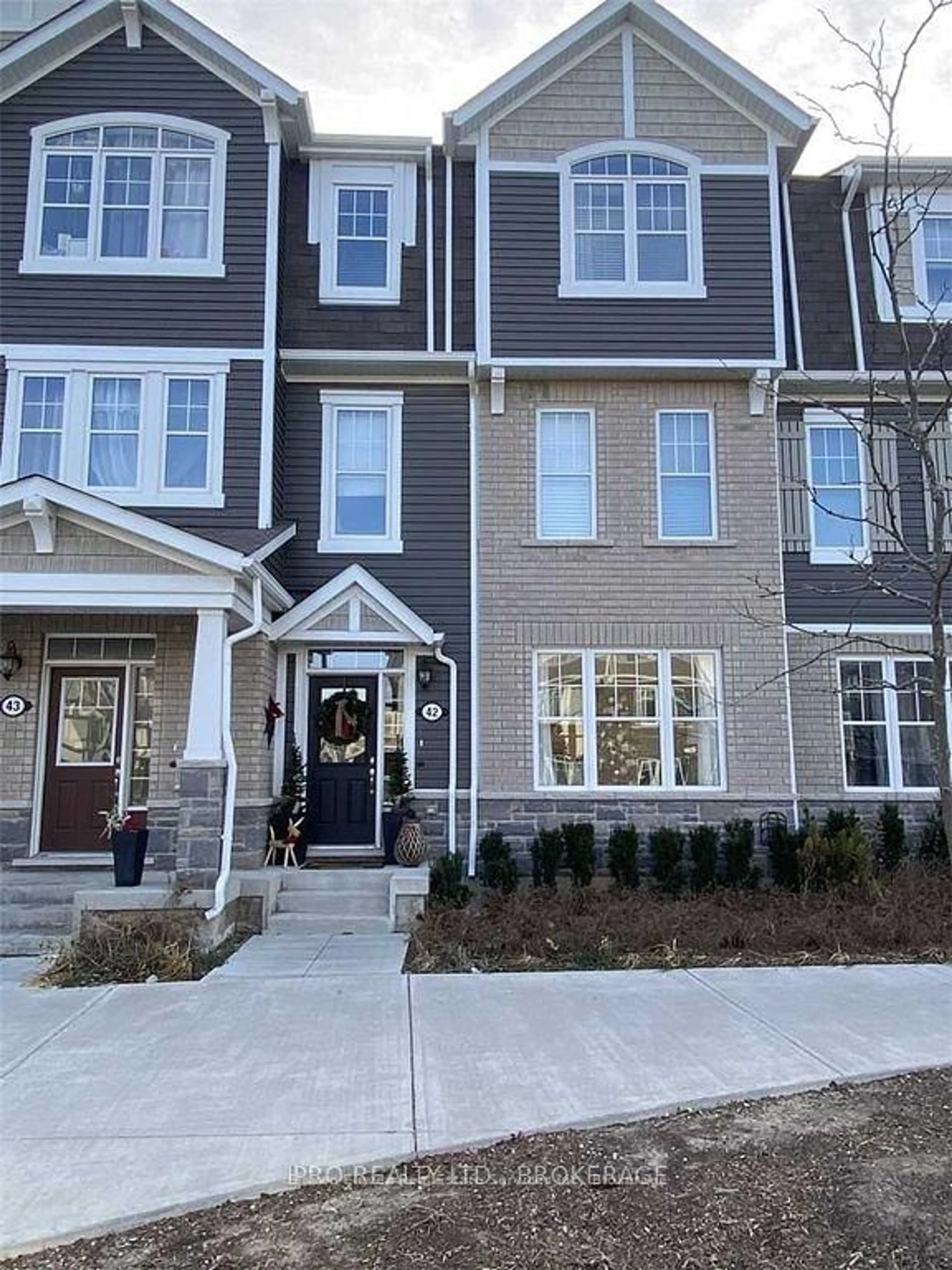 Home with brick exterior material, street for 1222 Rose Way #42, Milton Ontario L9E 1P2