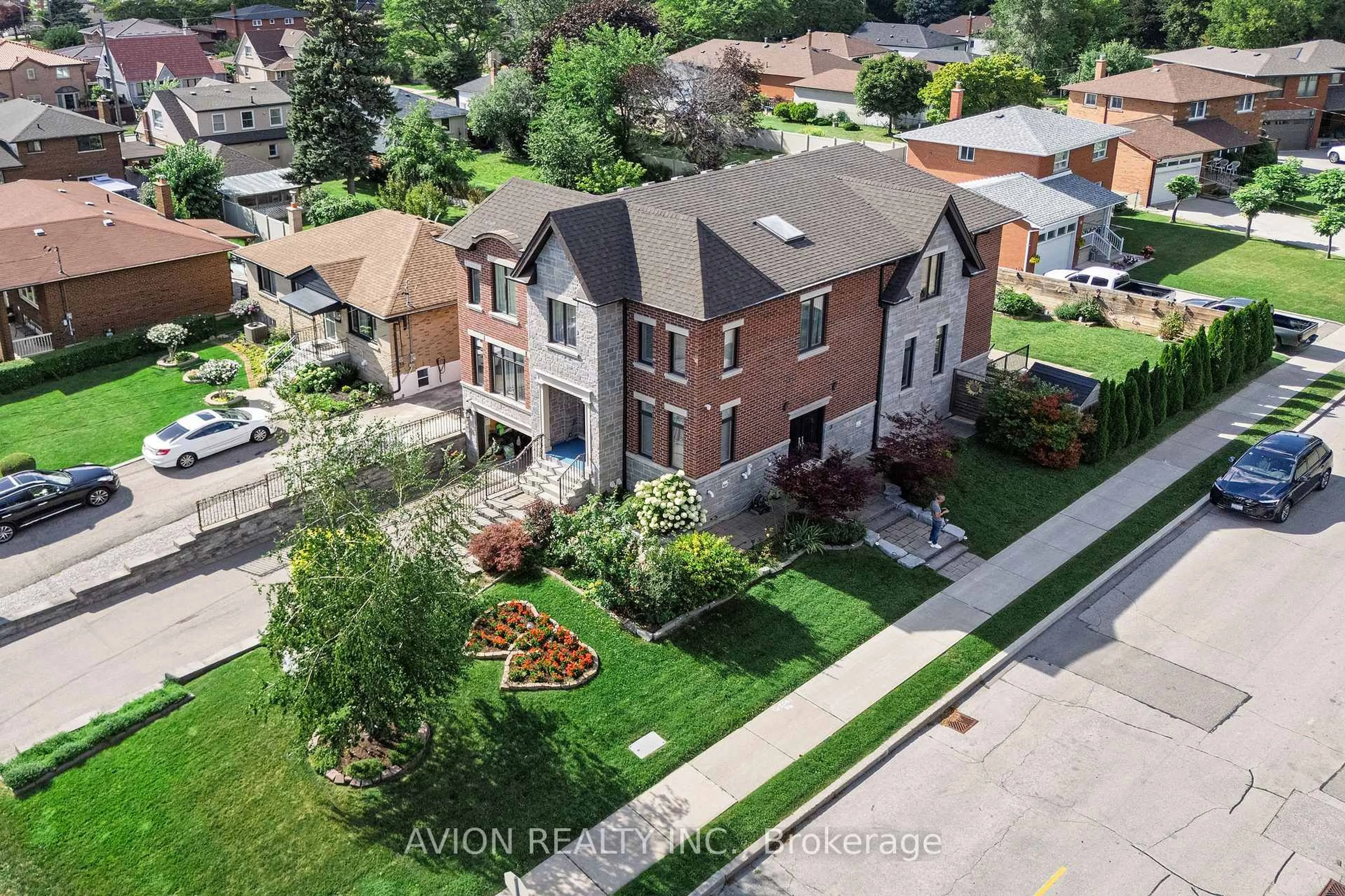 A pic from outside/outdoor area/front of a property/back of a property/a pic from drone, street for 220 Falstaff Ave, Toronto Ontario M6L 2E9