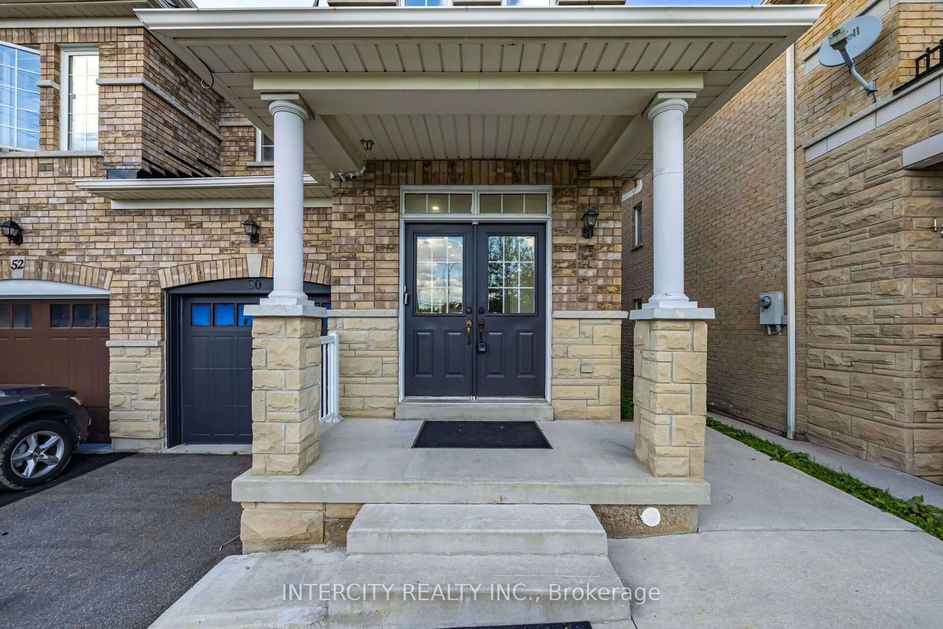 Indoor entryway for 50 Royal Vista Rd, Brampton Ontario L6Y 0N5