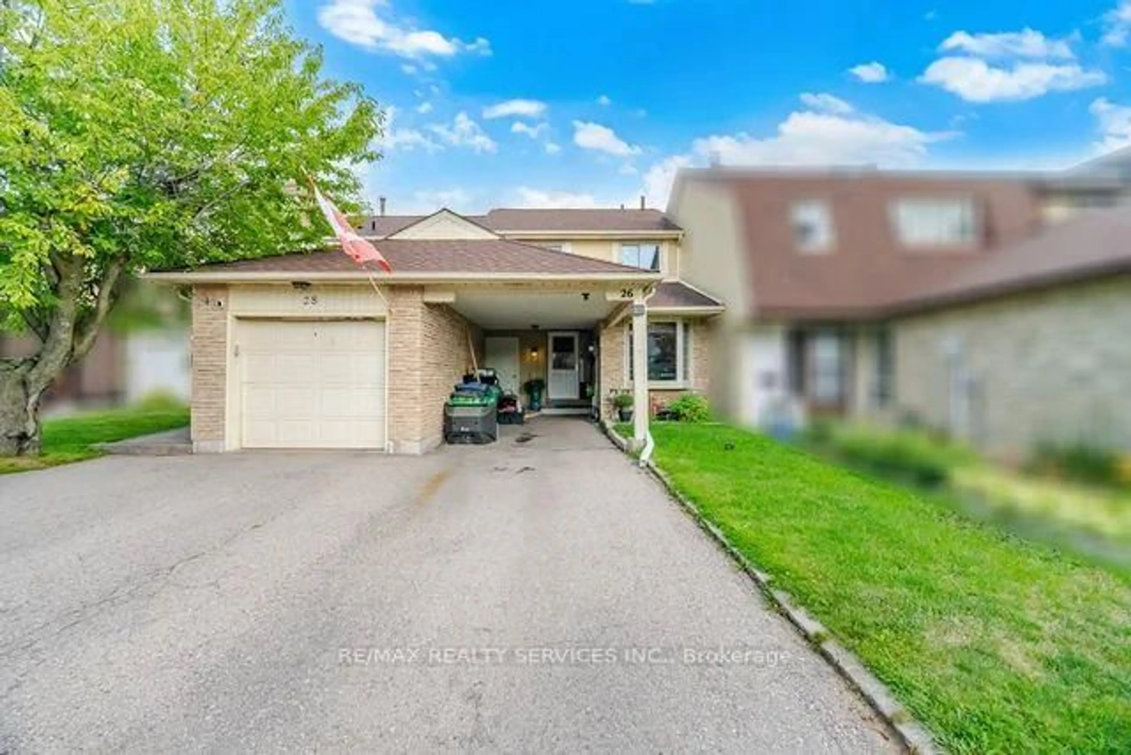 A pic from outside/outdoor area/front of a property/back of a property/a pic from drone, street for 26 Fanshawe Dr, Brampton Ontario L6Z 1A9