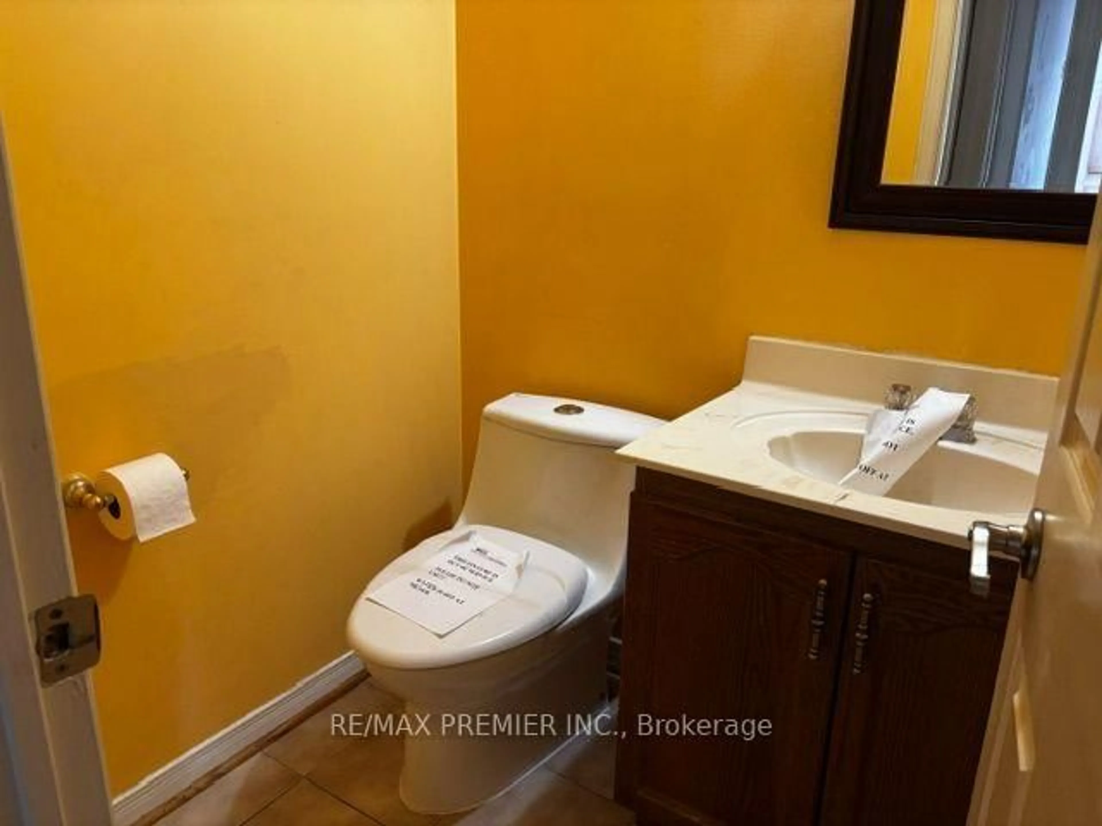 Standard bathroom, unknown for 4464 Stonemill Crt, Mississauga Ontario L5V 1E5