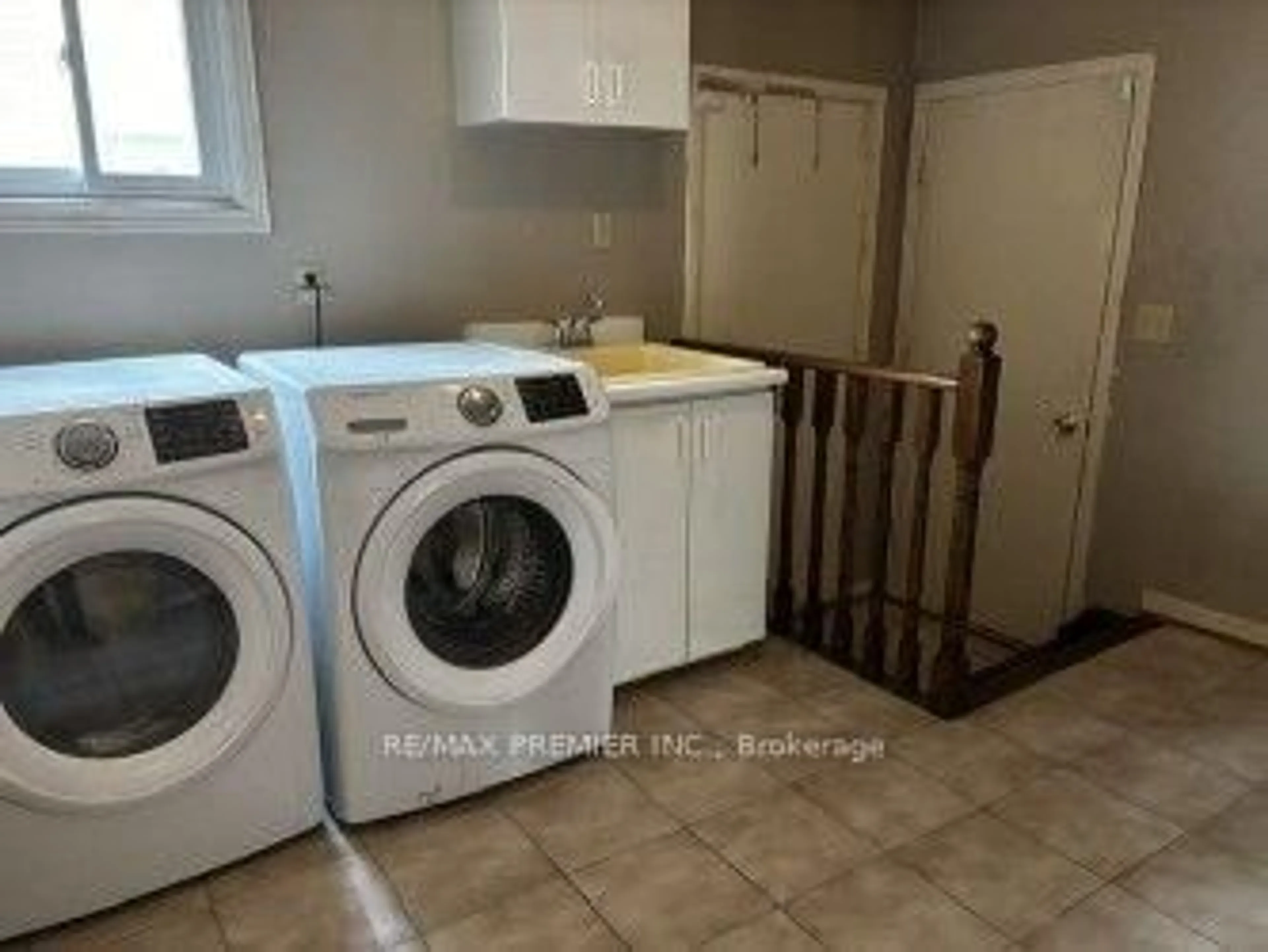 Laundry room for 4464 Stonemill Crt, Mississauga Ontario L5V 1E5