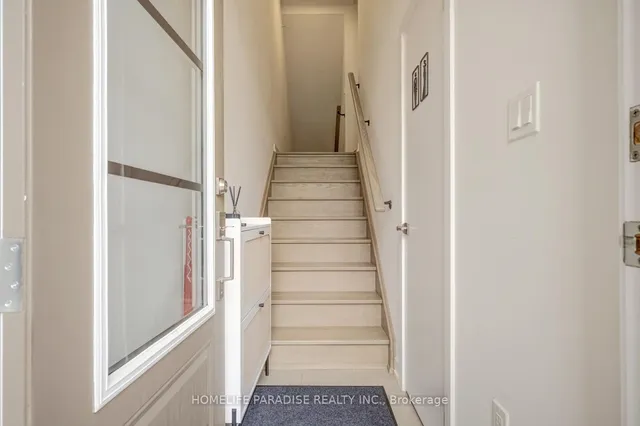1356 Kaniv St, Oakville 3