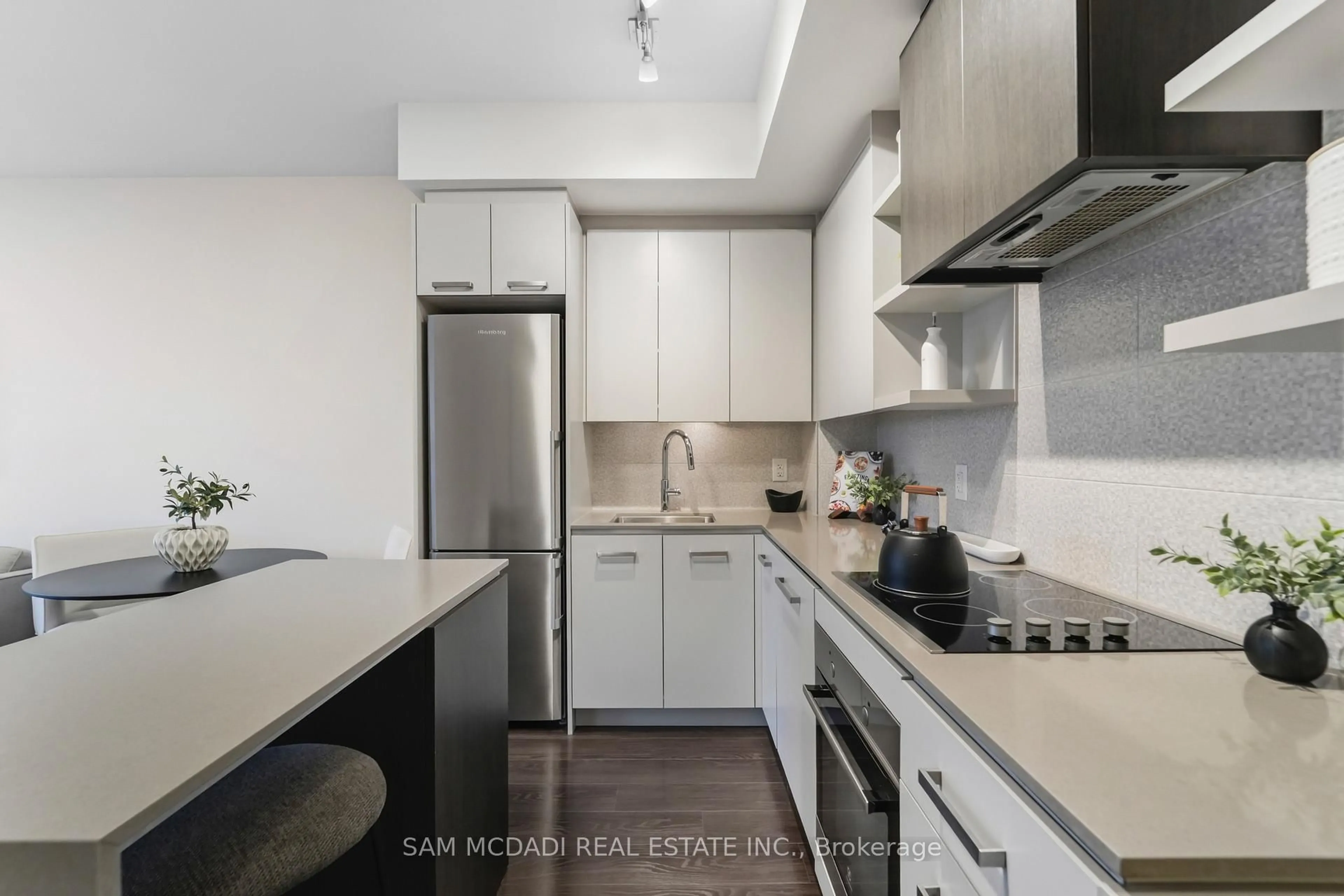 Unknown for 1830 Bloor St #817, Toronto Ontario M6P 0A2