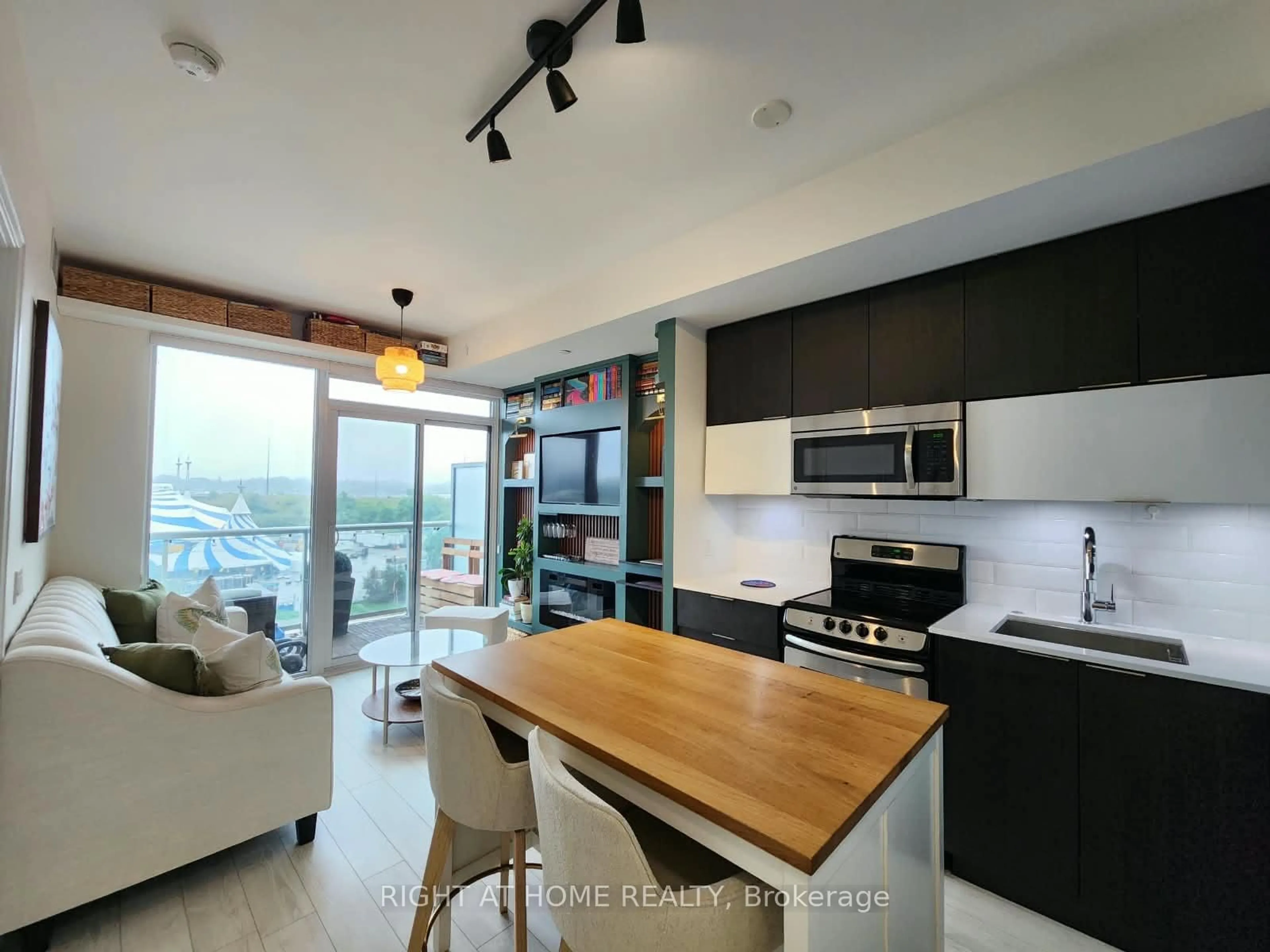 Open concept kitchen, unknown for 56 Annie Craig Dr #608, Toronto Ontario M8V 0C8