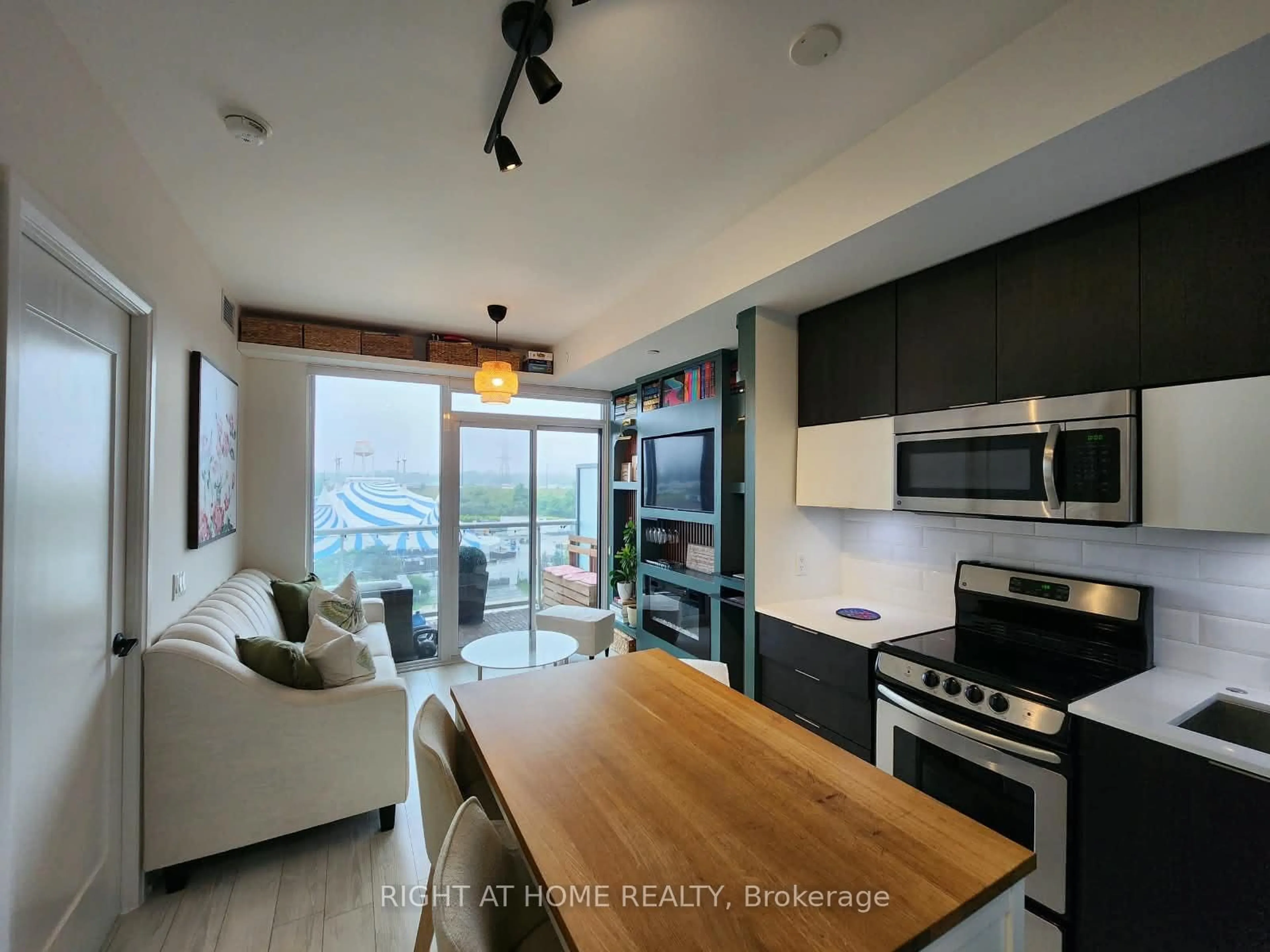 Open concept kitchen, unknown for 56 Annie Craig Dr #608, Toronto Ontario M8V 0C8
