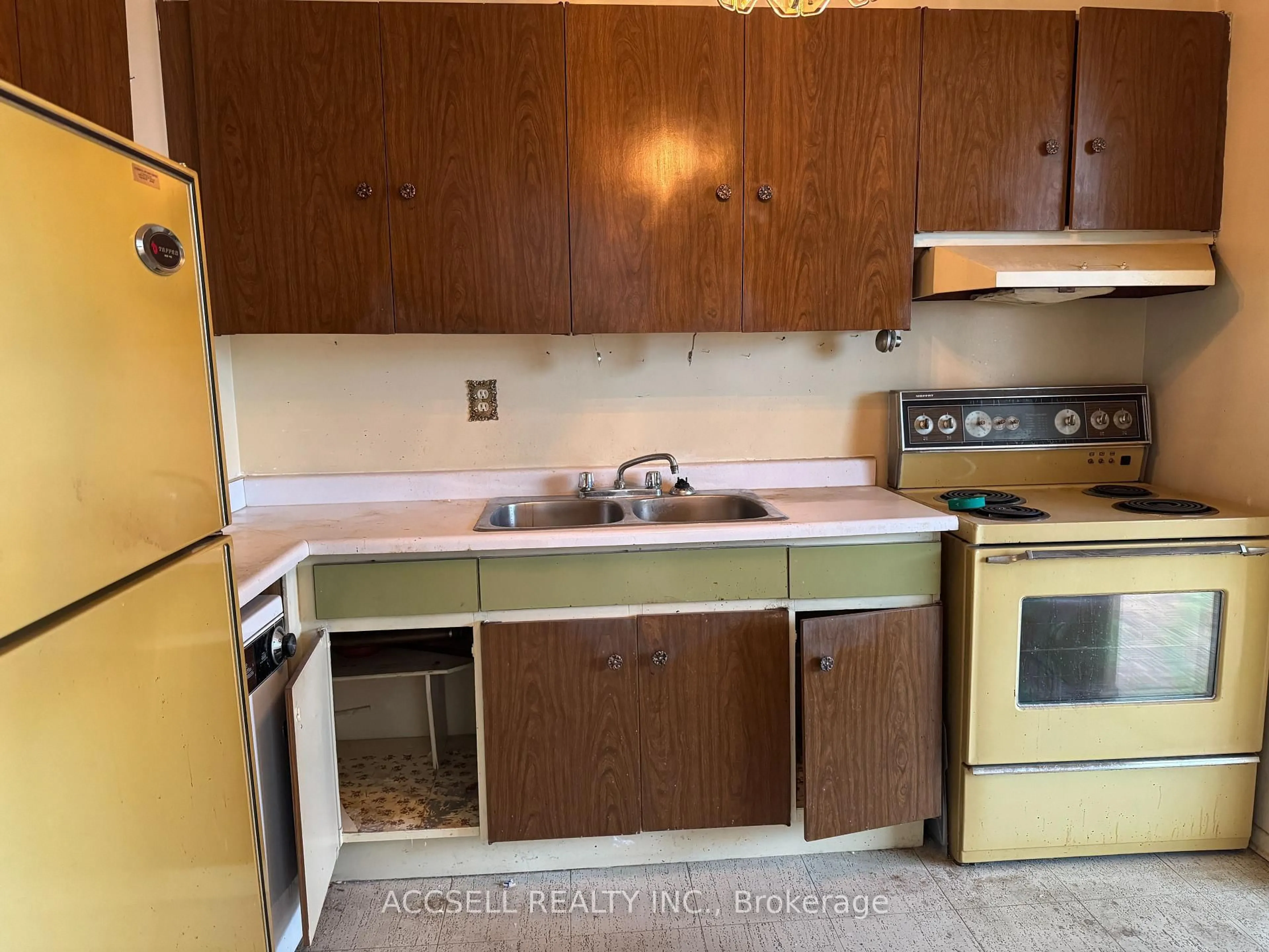 Standard kitchen, unknown for 1455 Lawrence Ave #1703, Toronto Ontario M6L 1B1