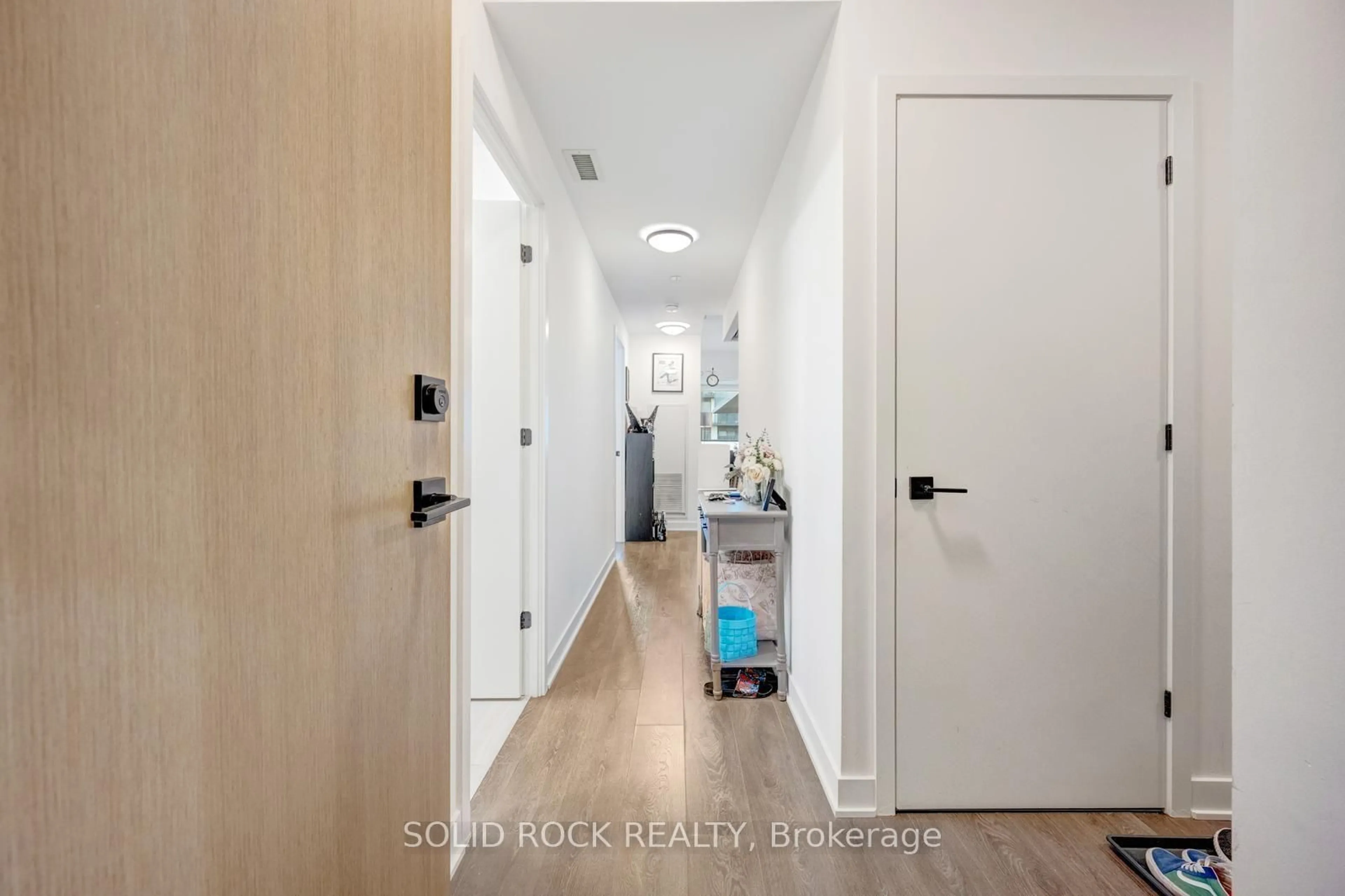 Indoor entryway for 36 Zorra St #211, Toronto Ontario M8Z 4Z7