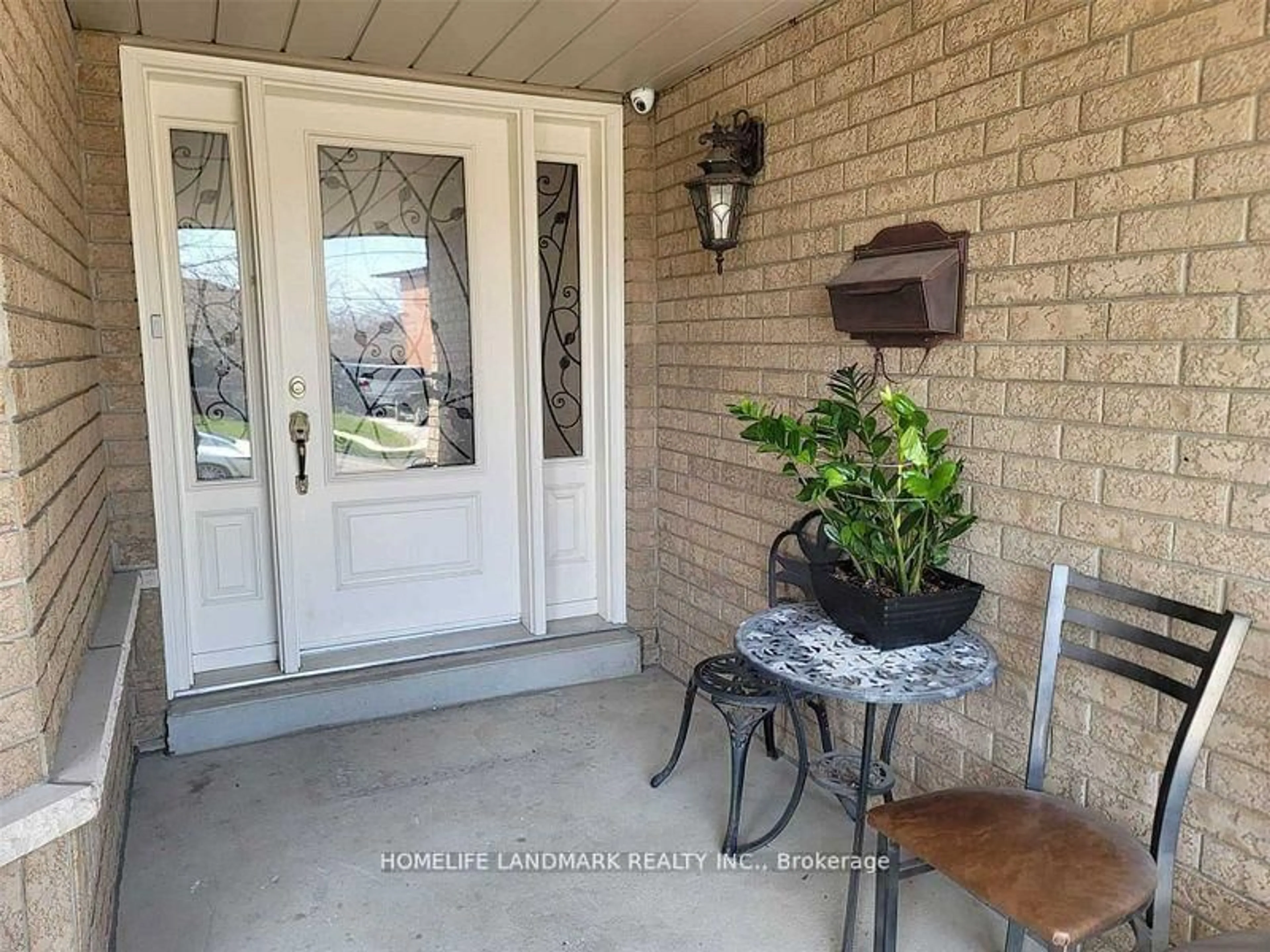 Indoor entryway for 274 Falstaff Ave, Toronto Ontario M6L 3E6