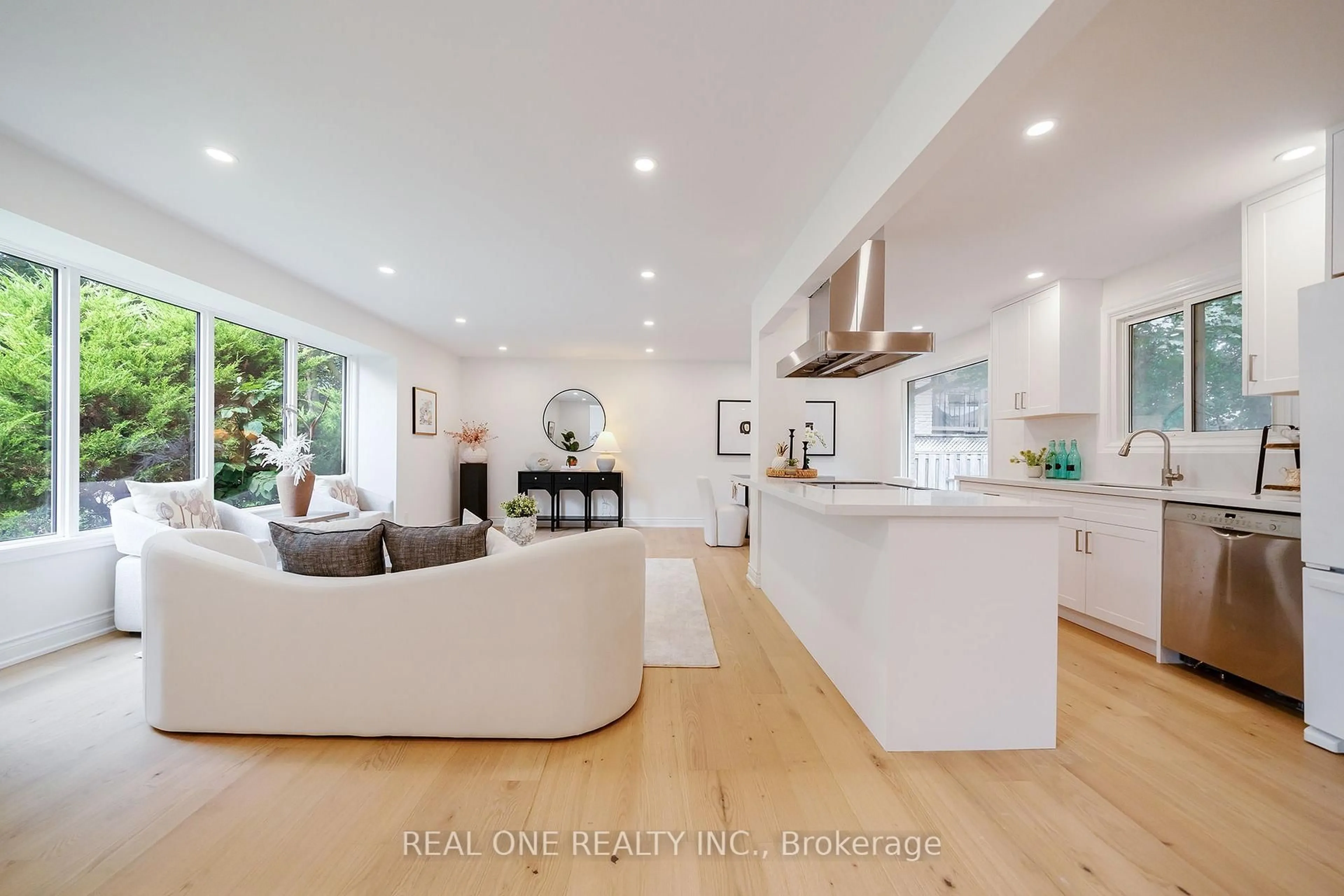Open concept kitchen, unknown for 3148 Bentworth Dr, Burlington Ontario L7M 1M2