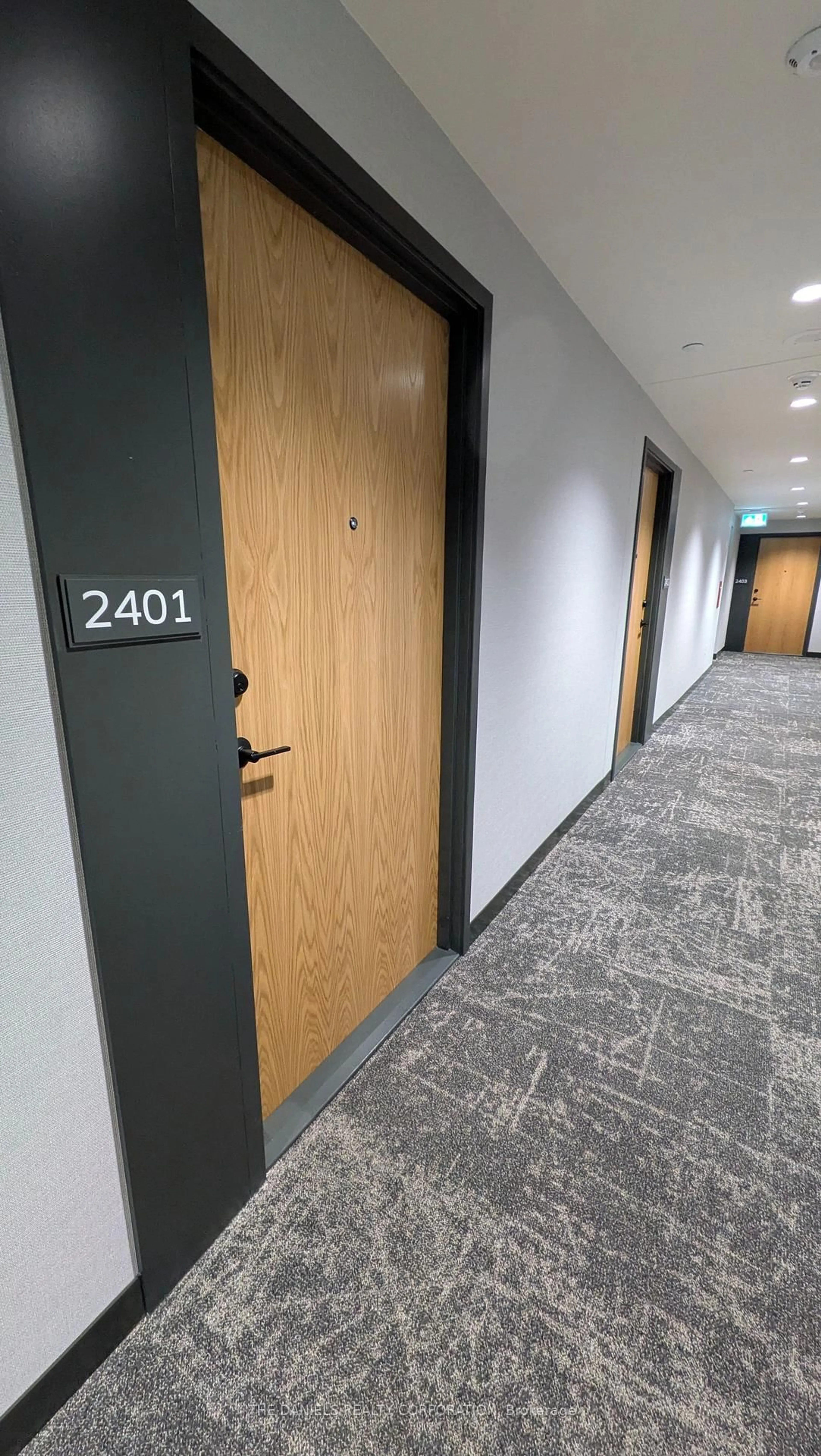 Indoor foyer for 2495 Eglinton Ave #2401, Mississauga Ontario L5M 2T2