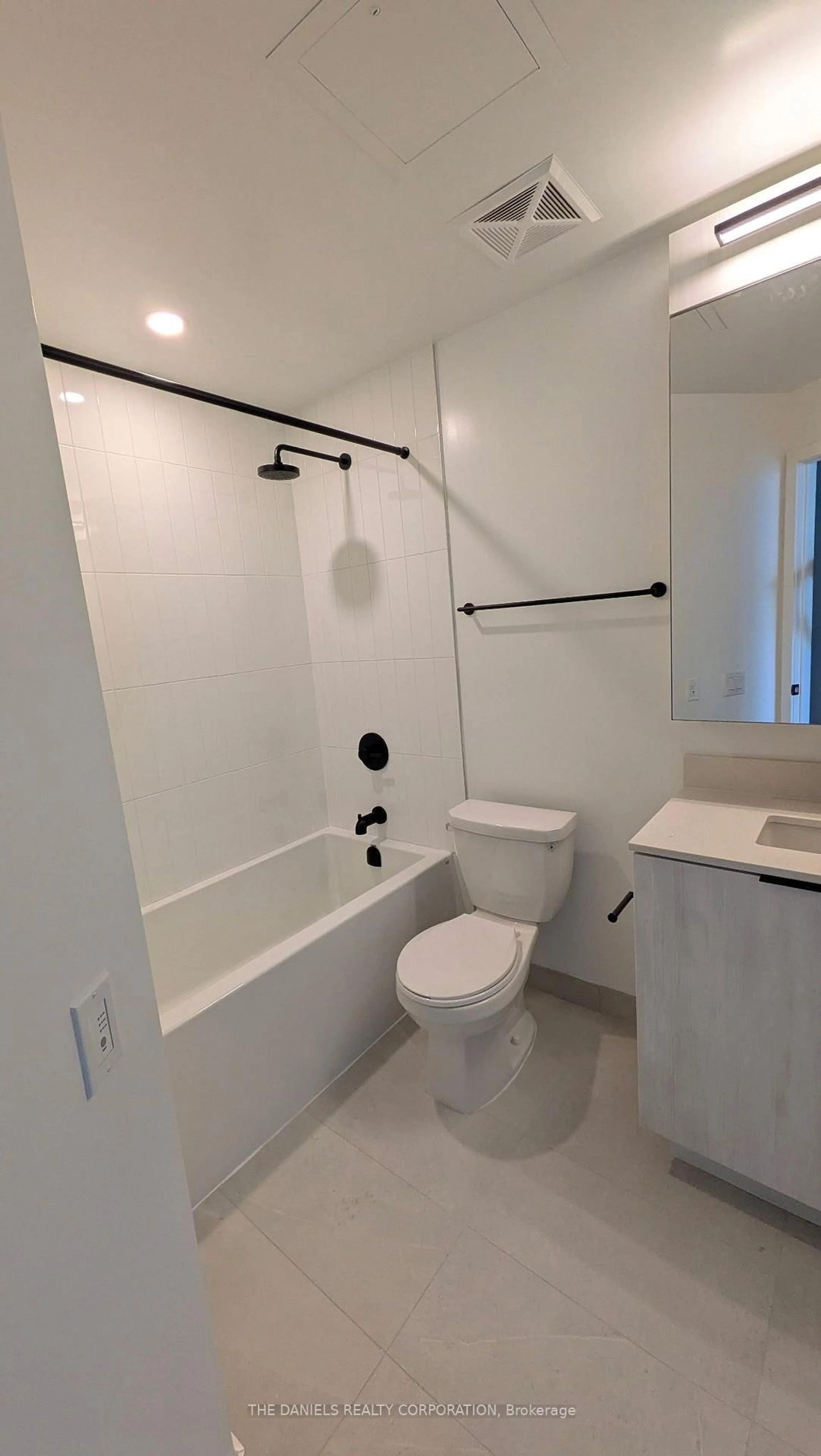 Standard bathroom, unknown for 2495 Eglinton Ave #2401, Mississauga Ontario L5M 2T2
