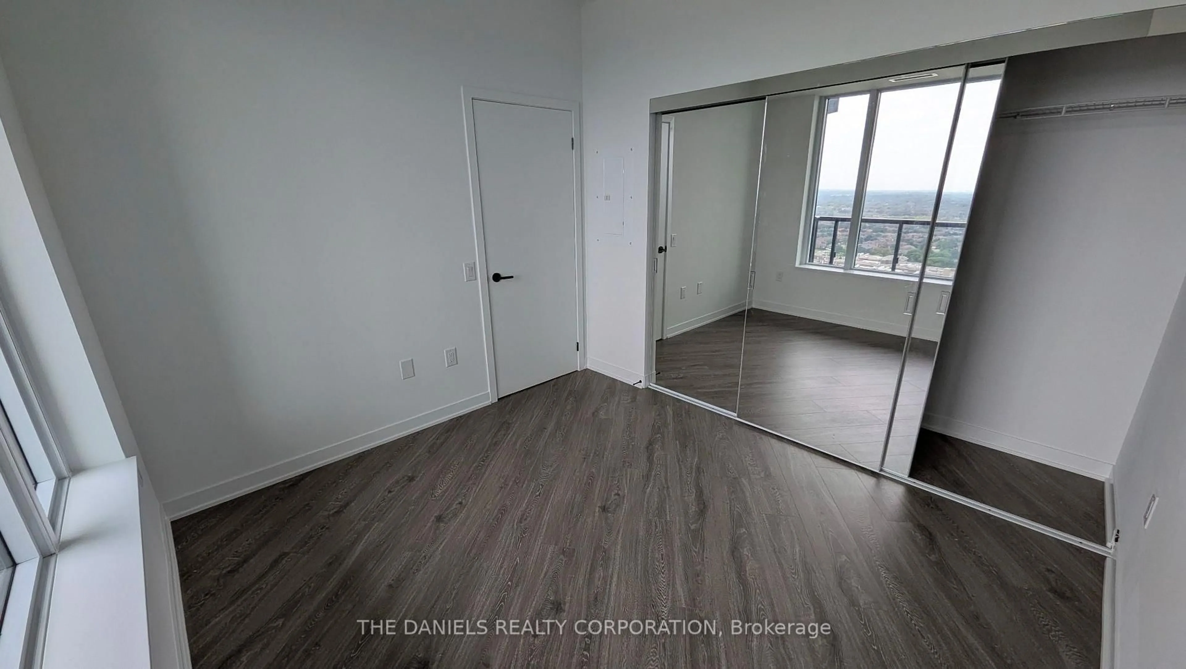 A pic of a room for 2495 Eglinton Ave #2401, Mississauga Ontario L5M 2T2