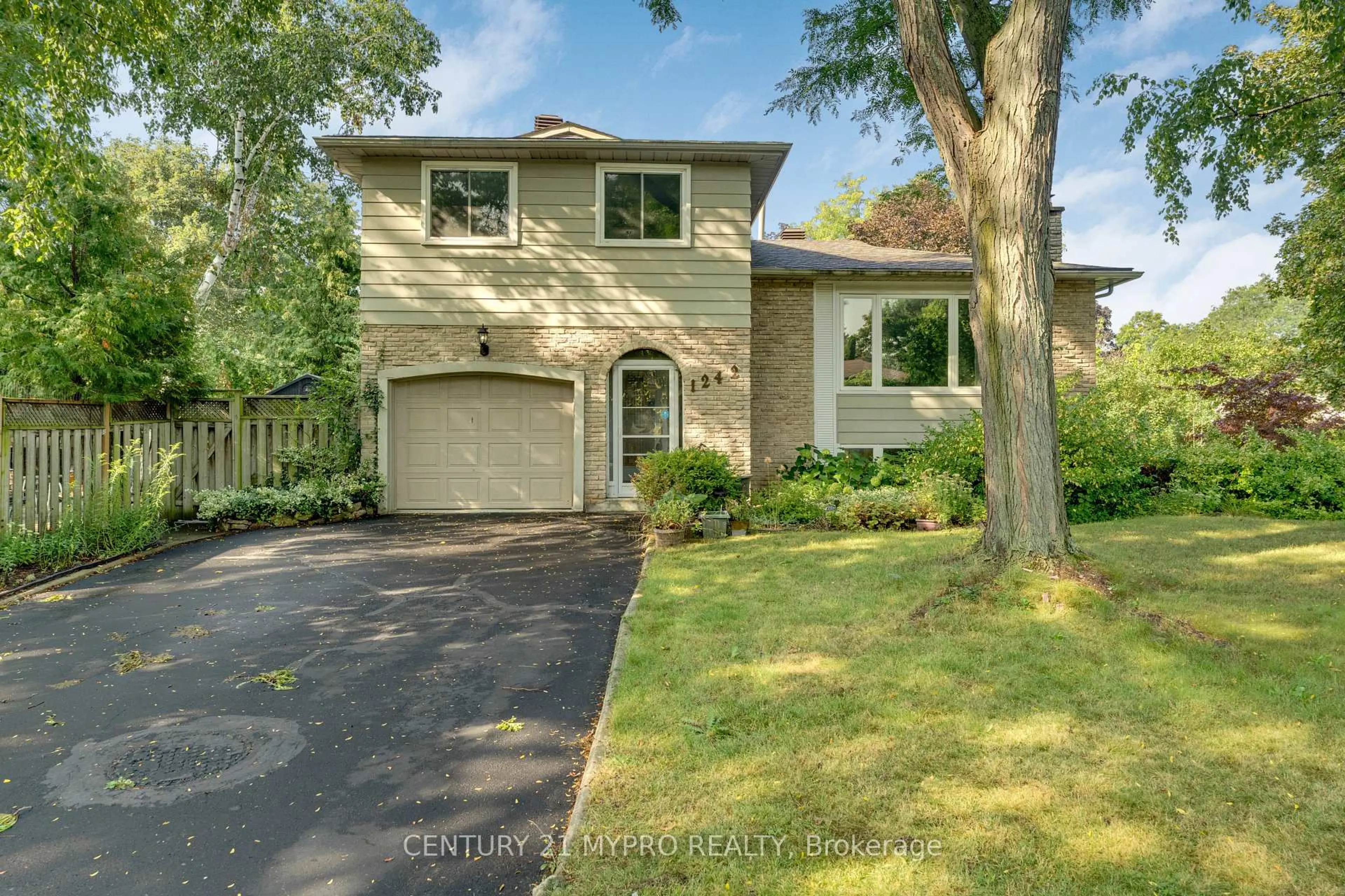 Home with vinyl exterior material, street for 1242 Richards Cres, Oakville Ontario L6H 1R3